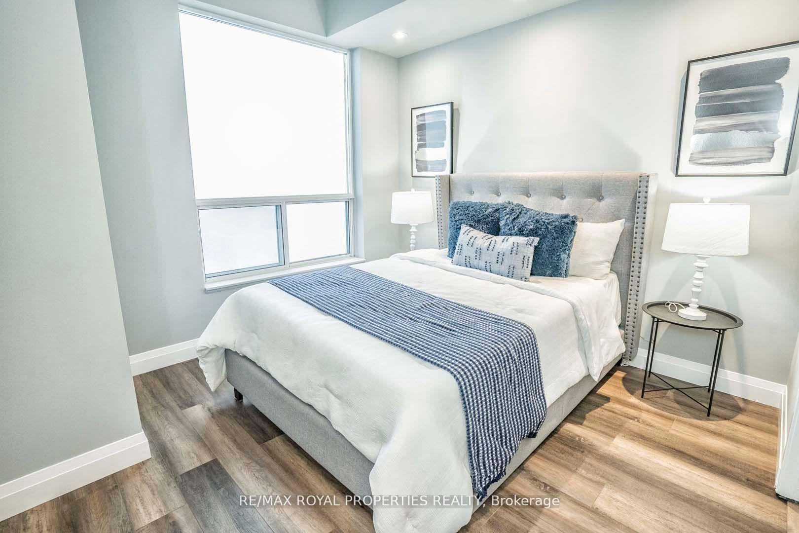 3 Bedrooms Condo at 38 Lee Centre,  Toronto For sale