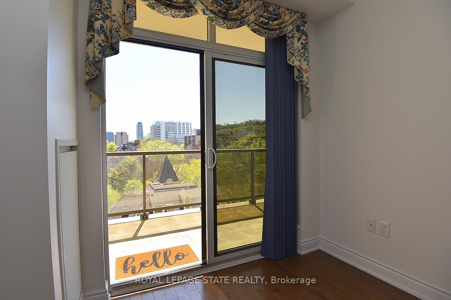 2 Bedrooms Condo at 90 Charlton, Hamilton For sale