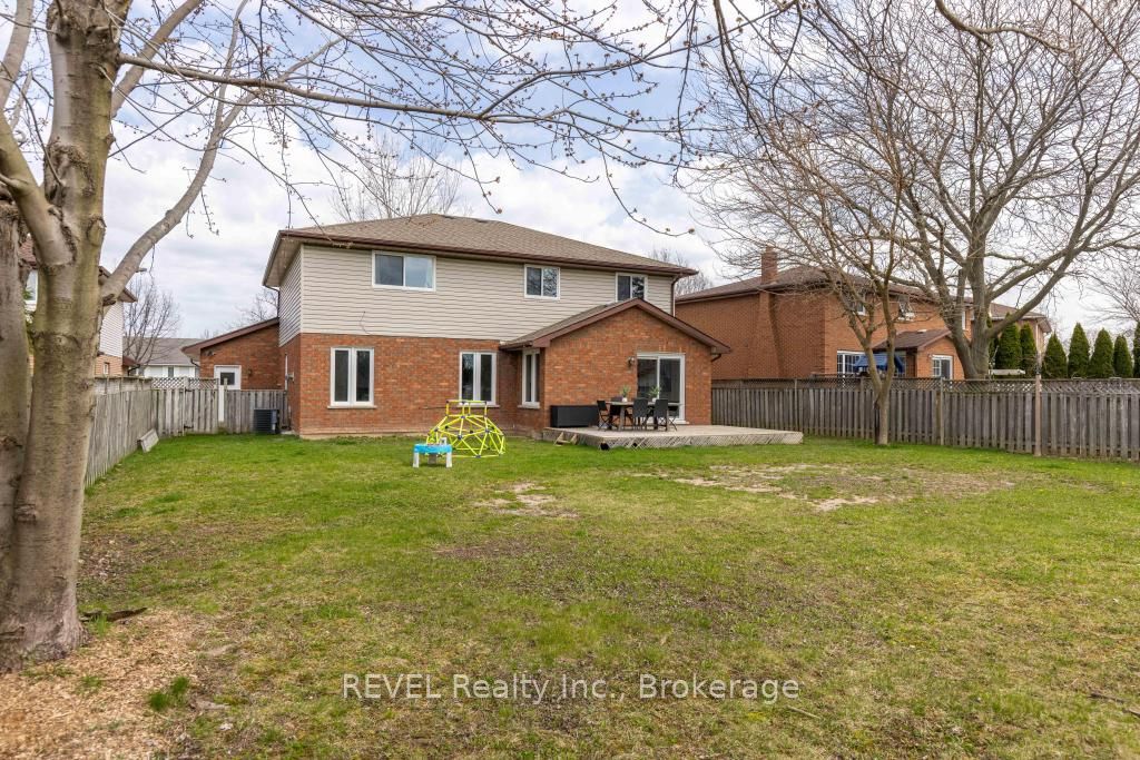 8042 Oakridge Drive