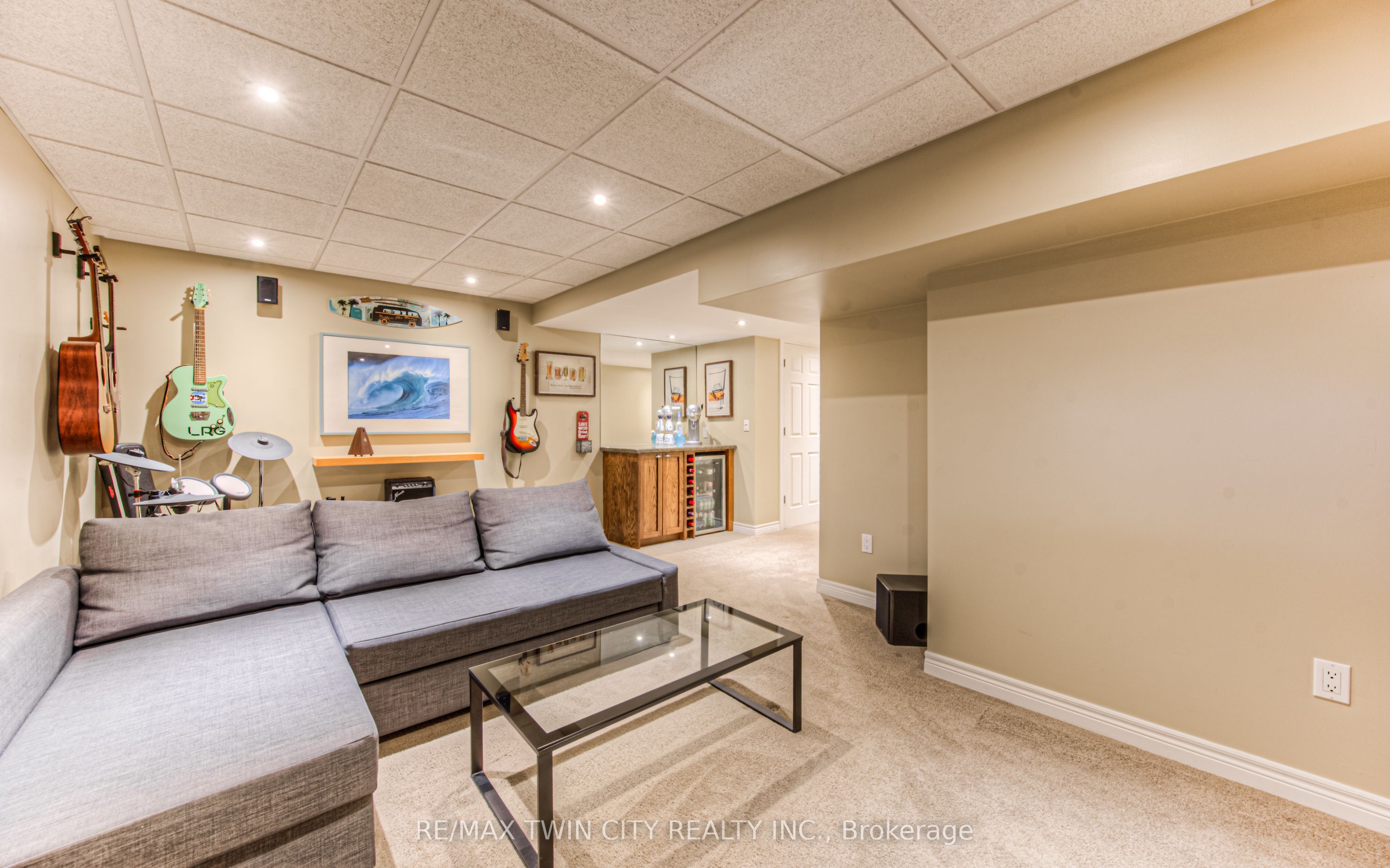 381 University Downs Crescent
