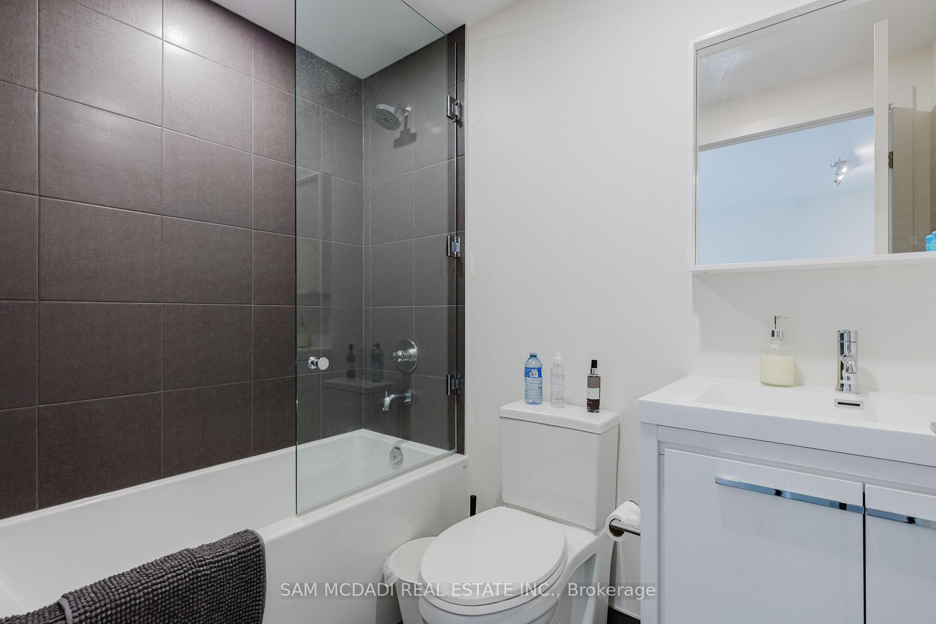 2 Bedrooms Condo at 212 King William,  Hamilton For sale