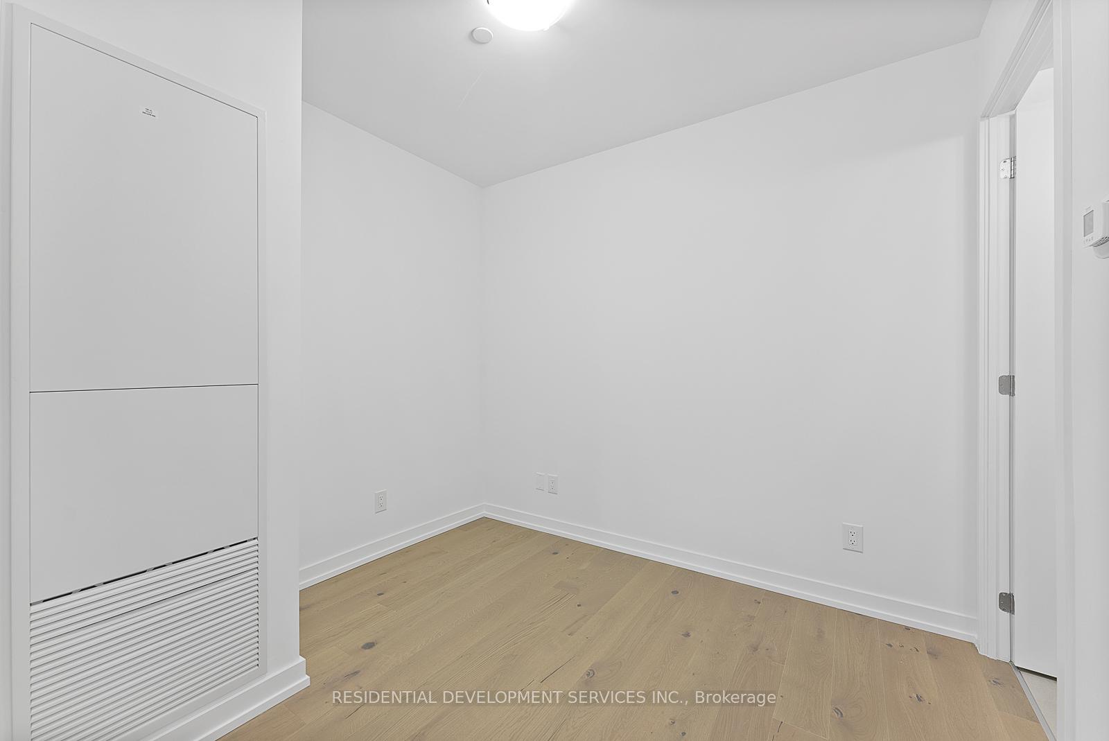 3 Bedrooms Condo at 15 Maryport,  Toronto For sale