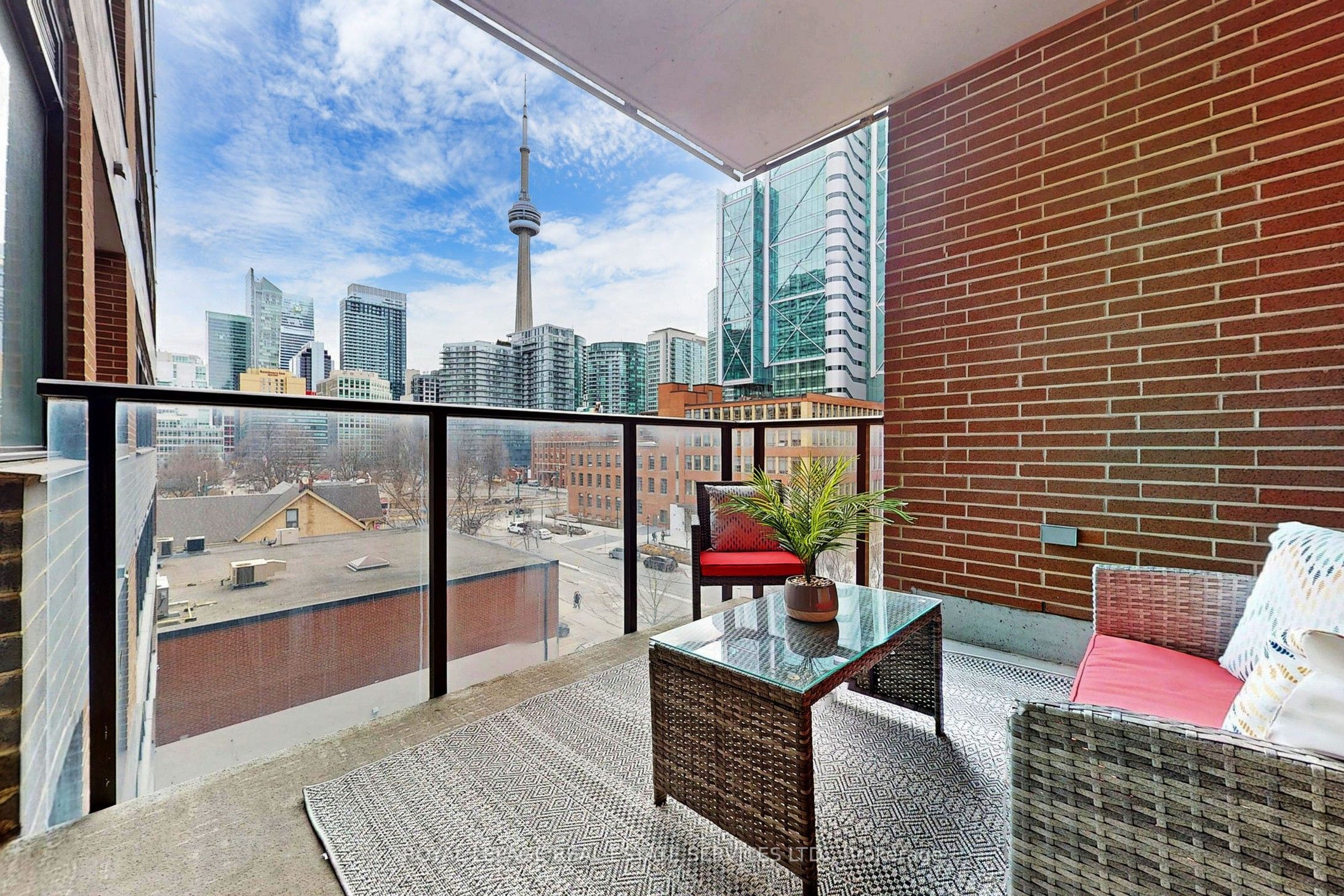 400 Wellington Street W, #507