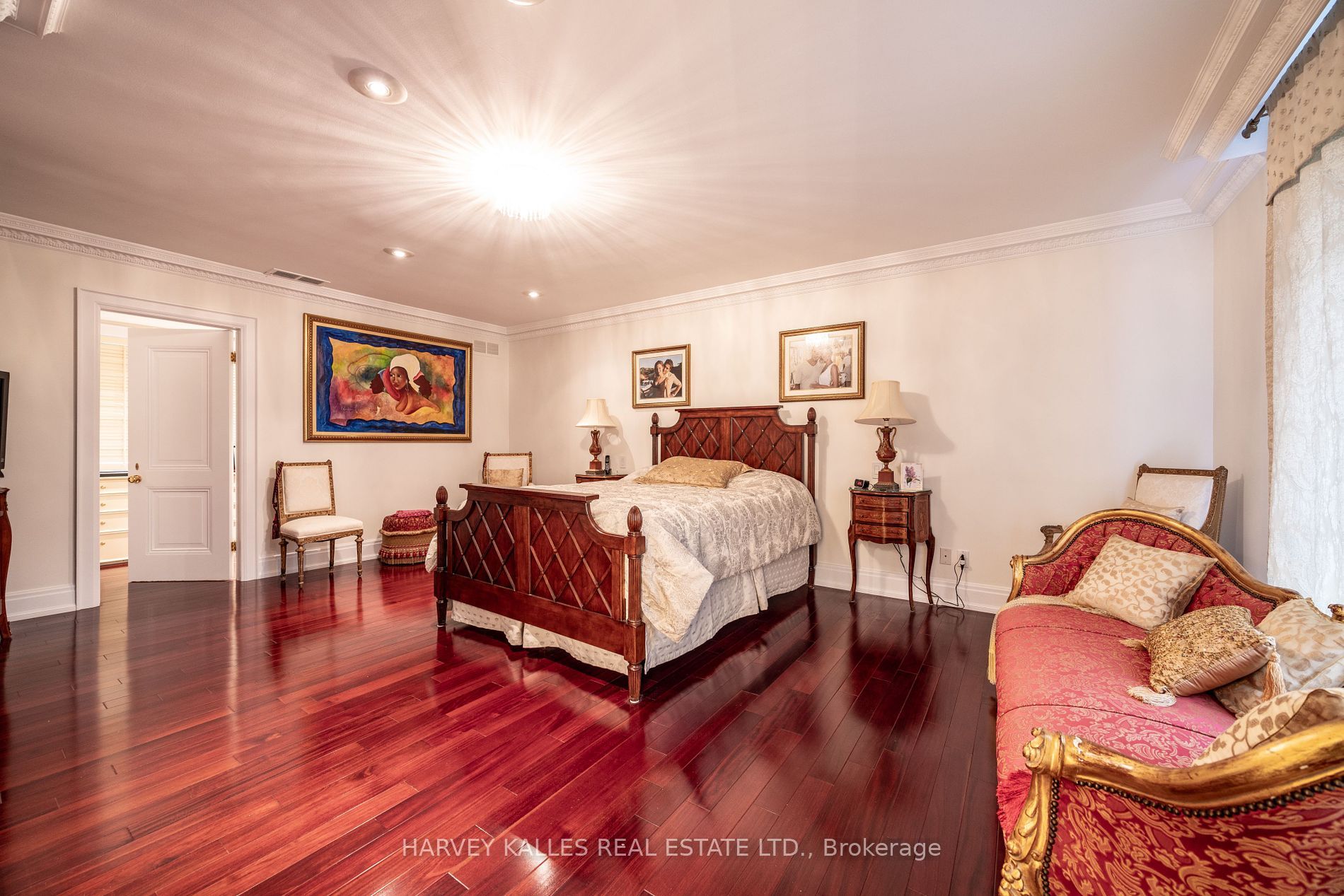 6 Versailles Court