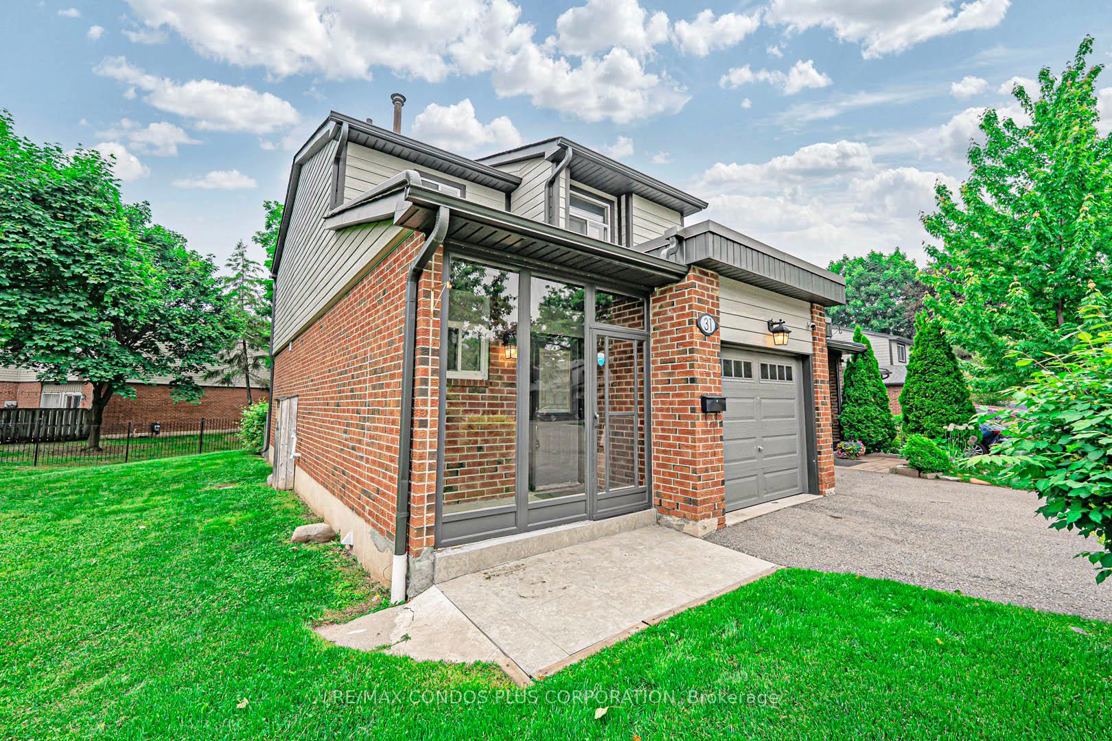 3 Bedrooms Condo at 525 Meadows, Mississauga For sale