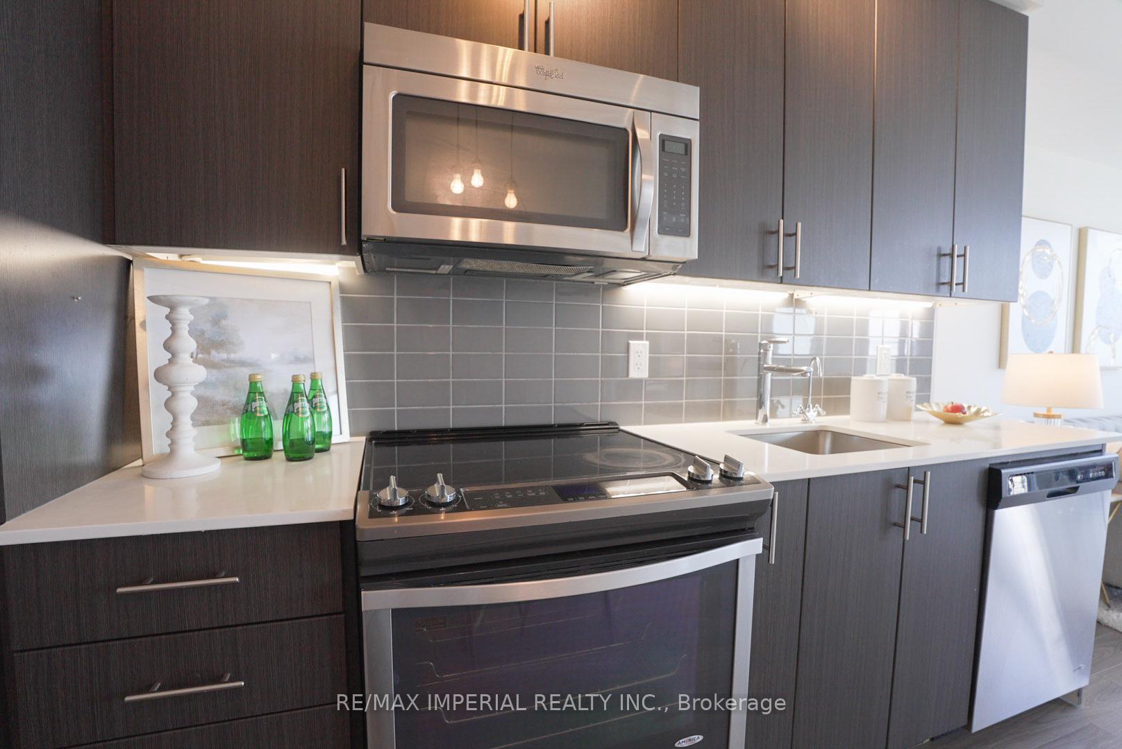 2 Bedrooms Condo at 18 Graydon Hall, Toronto For sale