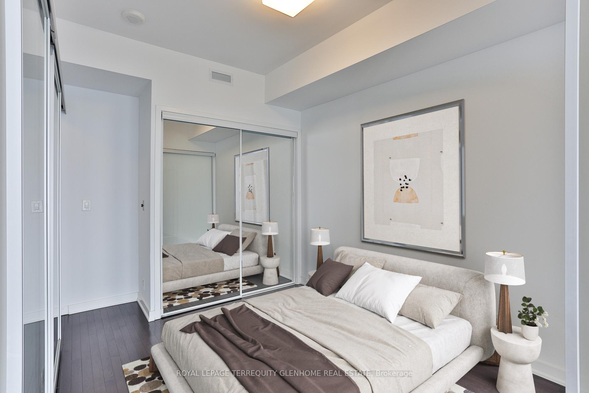 2 Bedrooms Condo at 14 York,  Toronto For sale