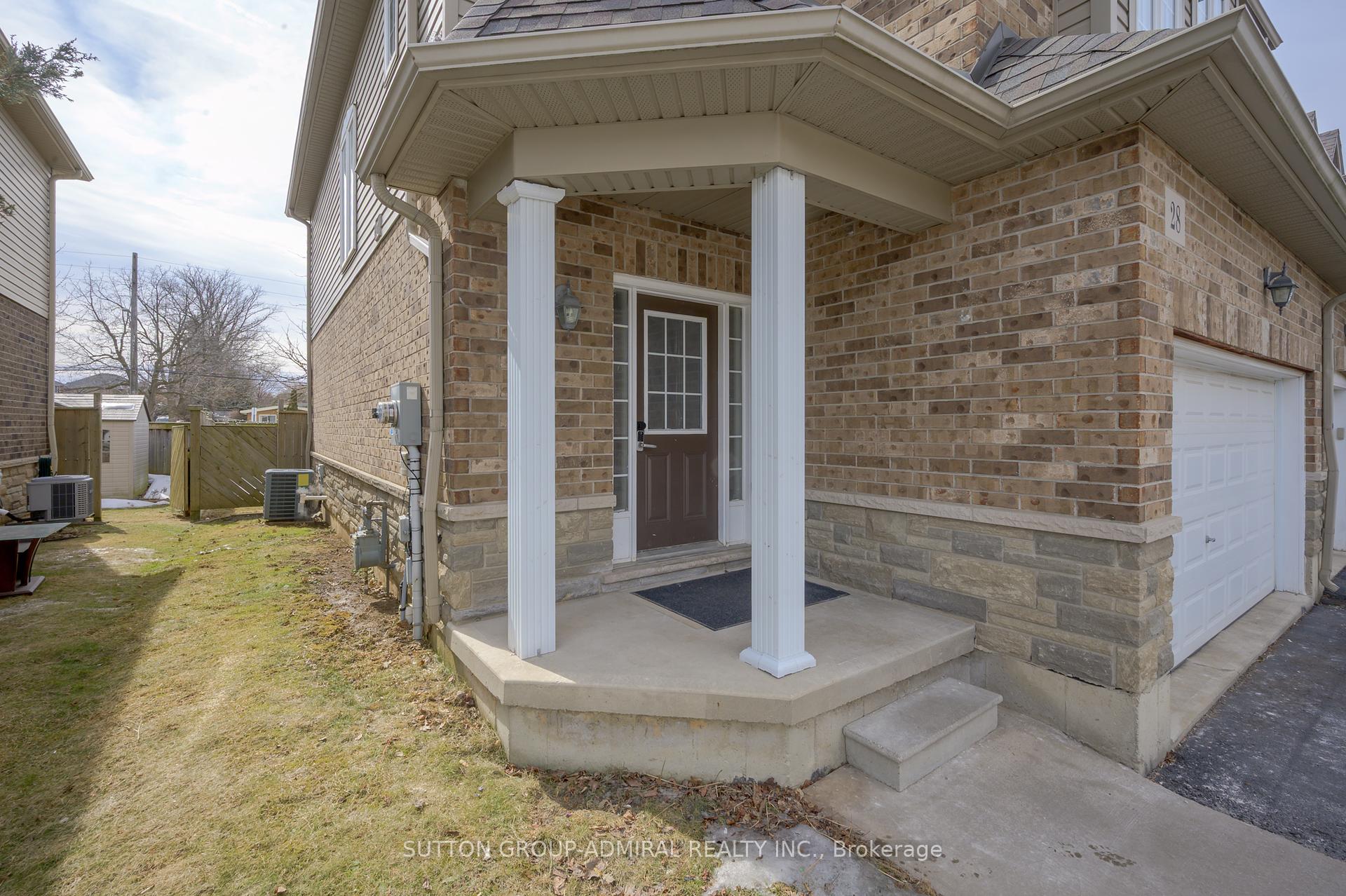 4 Bedrooms Condo at 6 Atessa,  Hamilton For sale