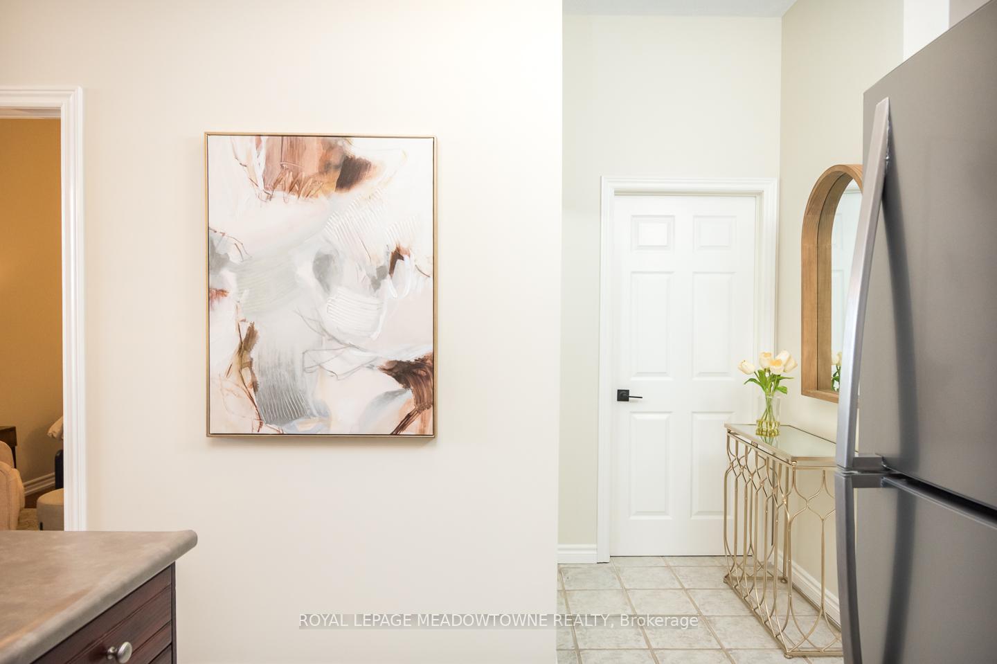 2 Bedrooms Condo at 262 Dundas, Hamilton For sale
