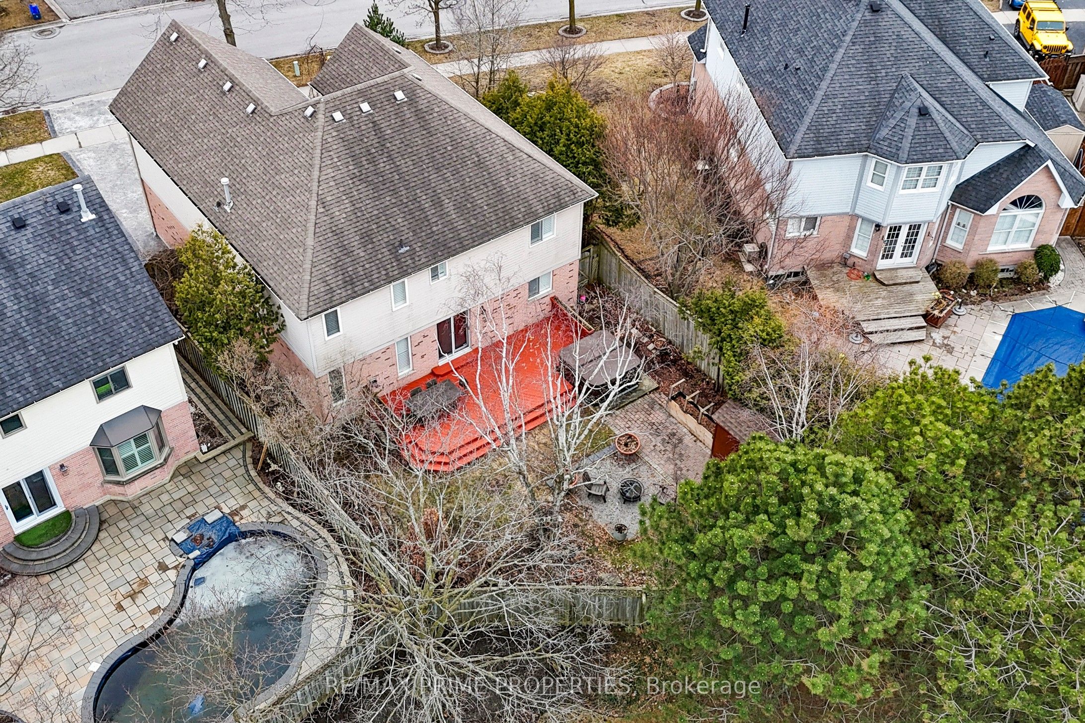 32 KENNETT Drive