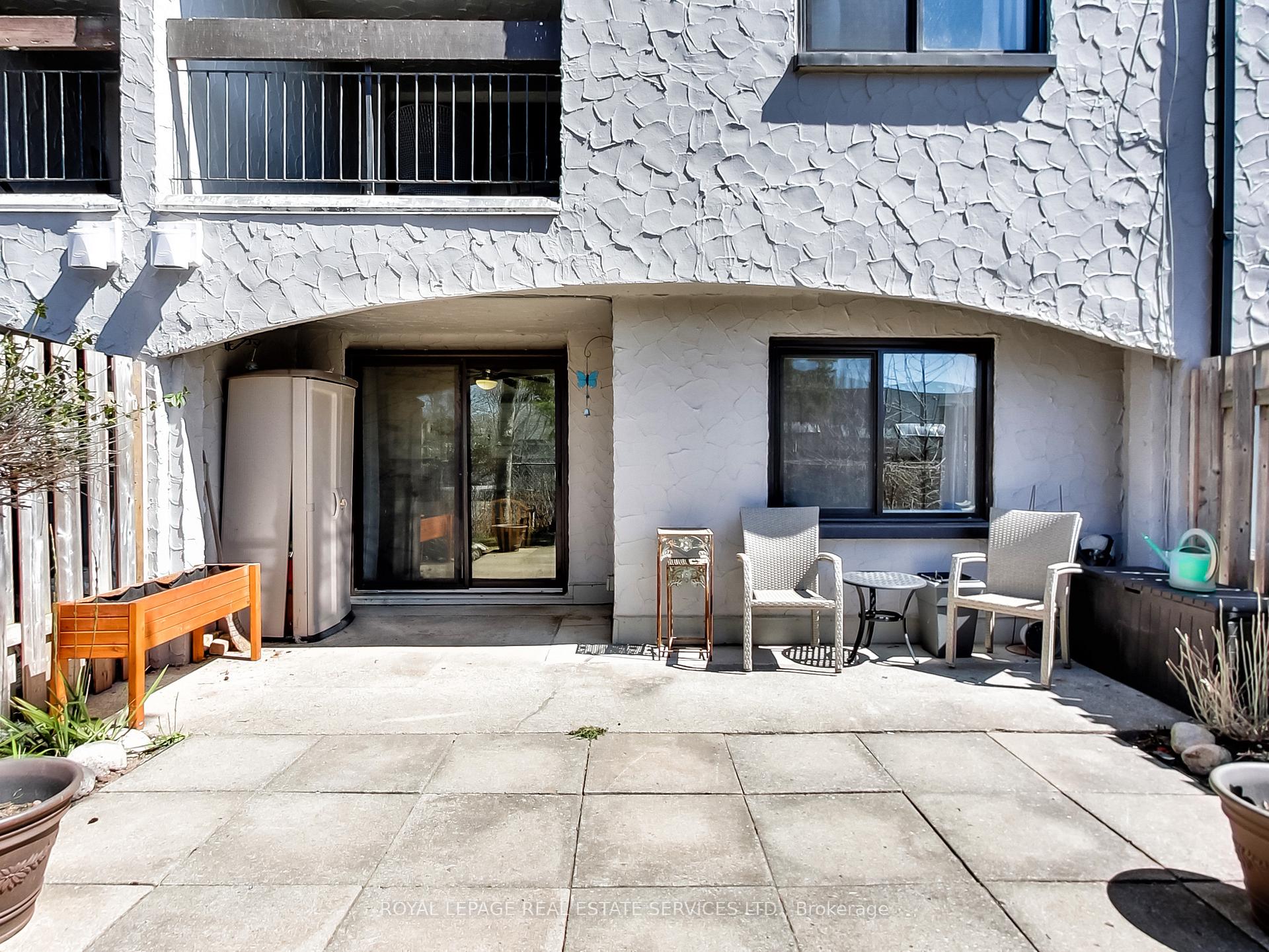 3 Bedrooms Condo at 1008 Falgarwood, Oakville For sale
