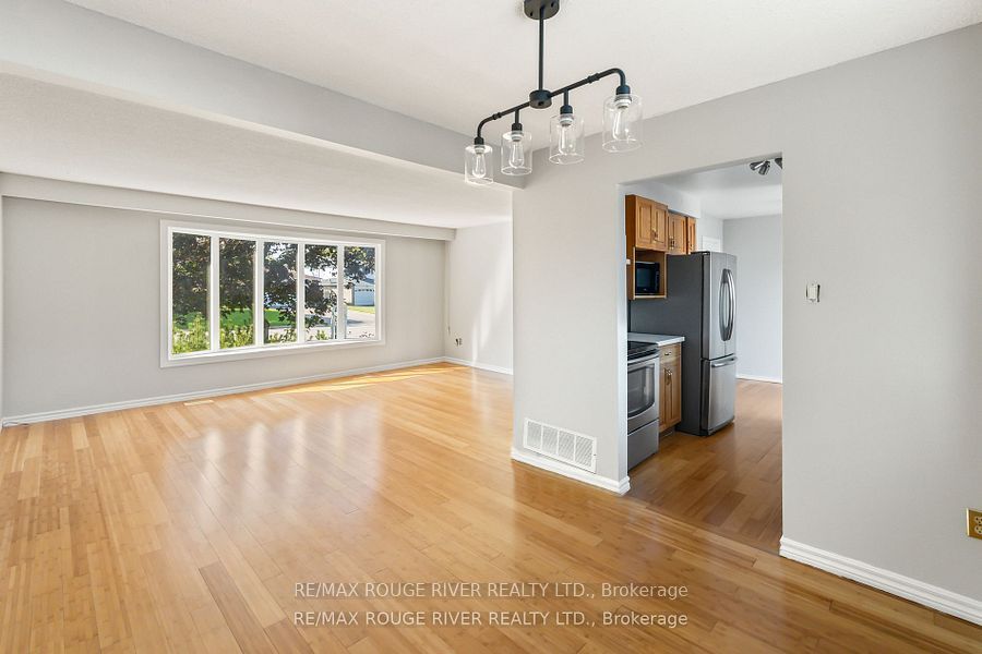 1 Applewood Crescent