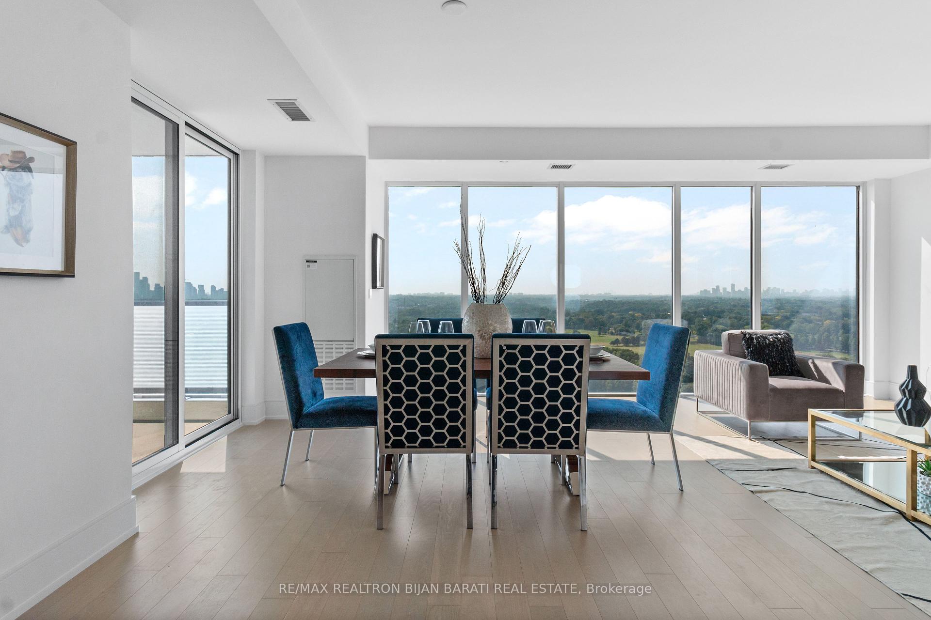 3 Bedrooms Condo at 10 Inn On The Park, Toronto For sale