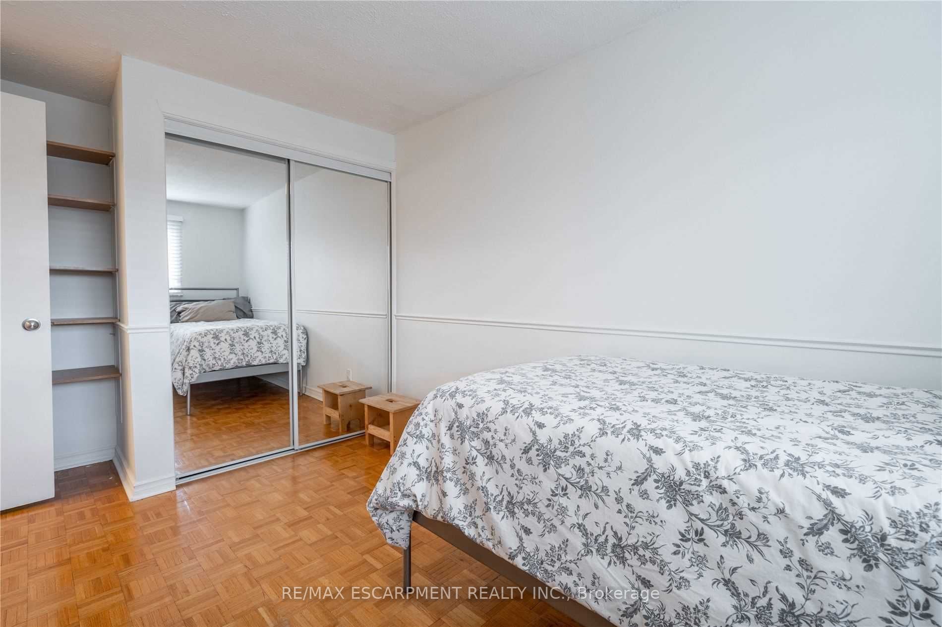 3 Bedrooms Condo at 500 Stone Church,  Hamilton For sale