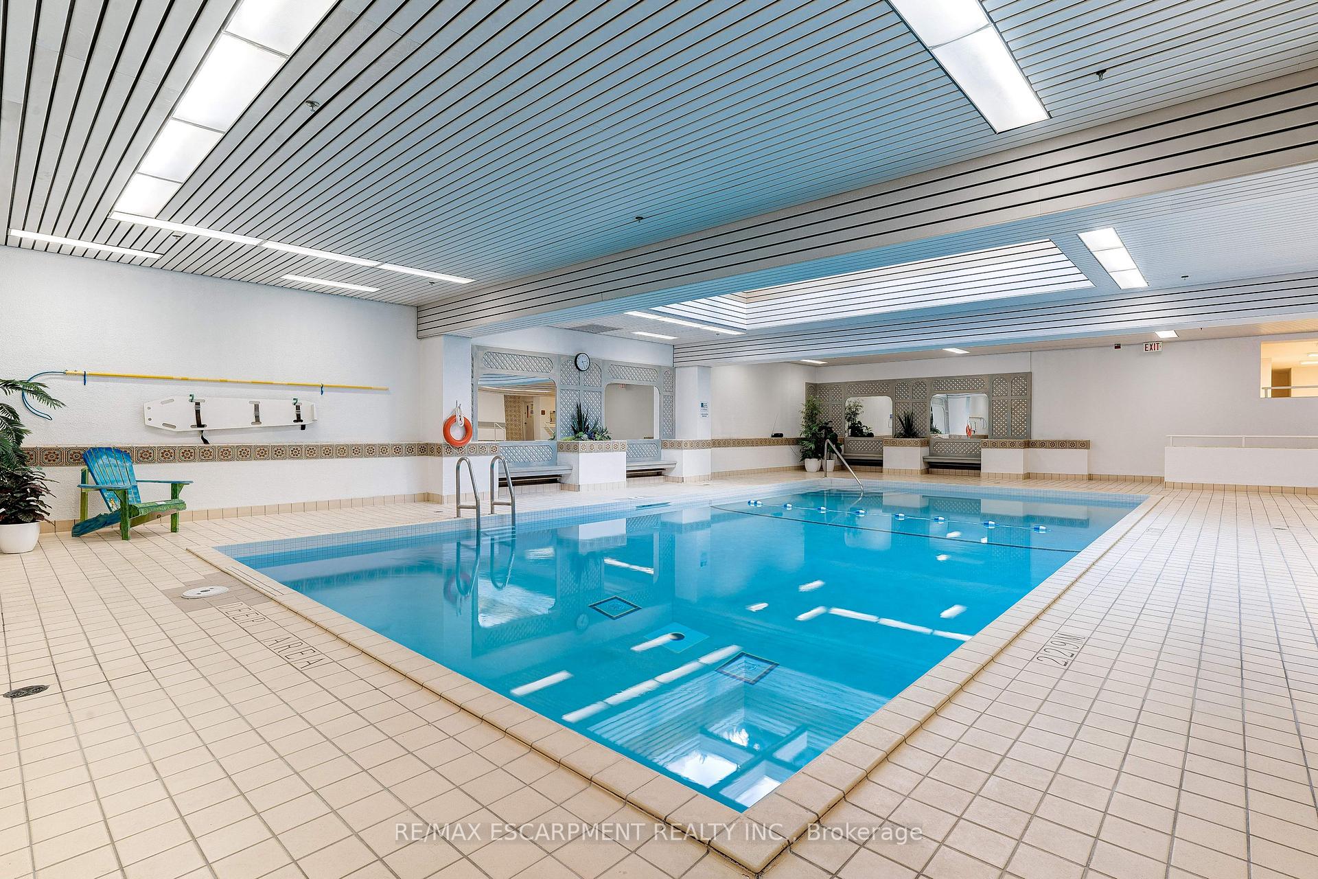 3 Bedrooms Condo at 2175 Marine, Oakville For sale