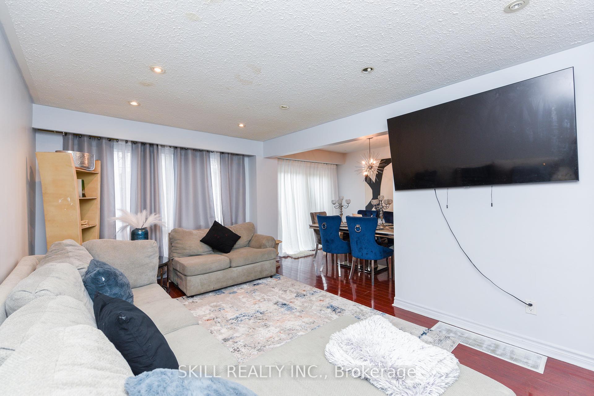 5 Bedrooms Condo at 7500 Goreway,  Mississauga For sale