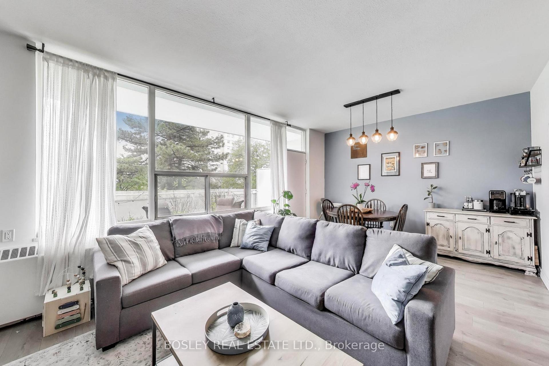 2 Bedrooms Condo at 10 Parkway Forest, Toronto For sale
