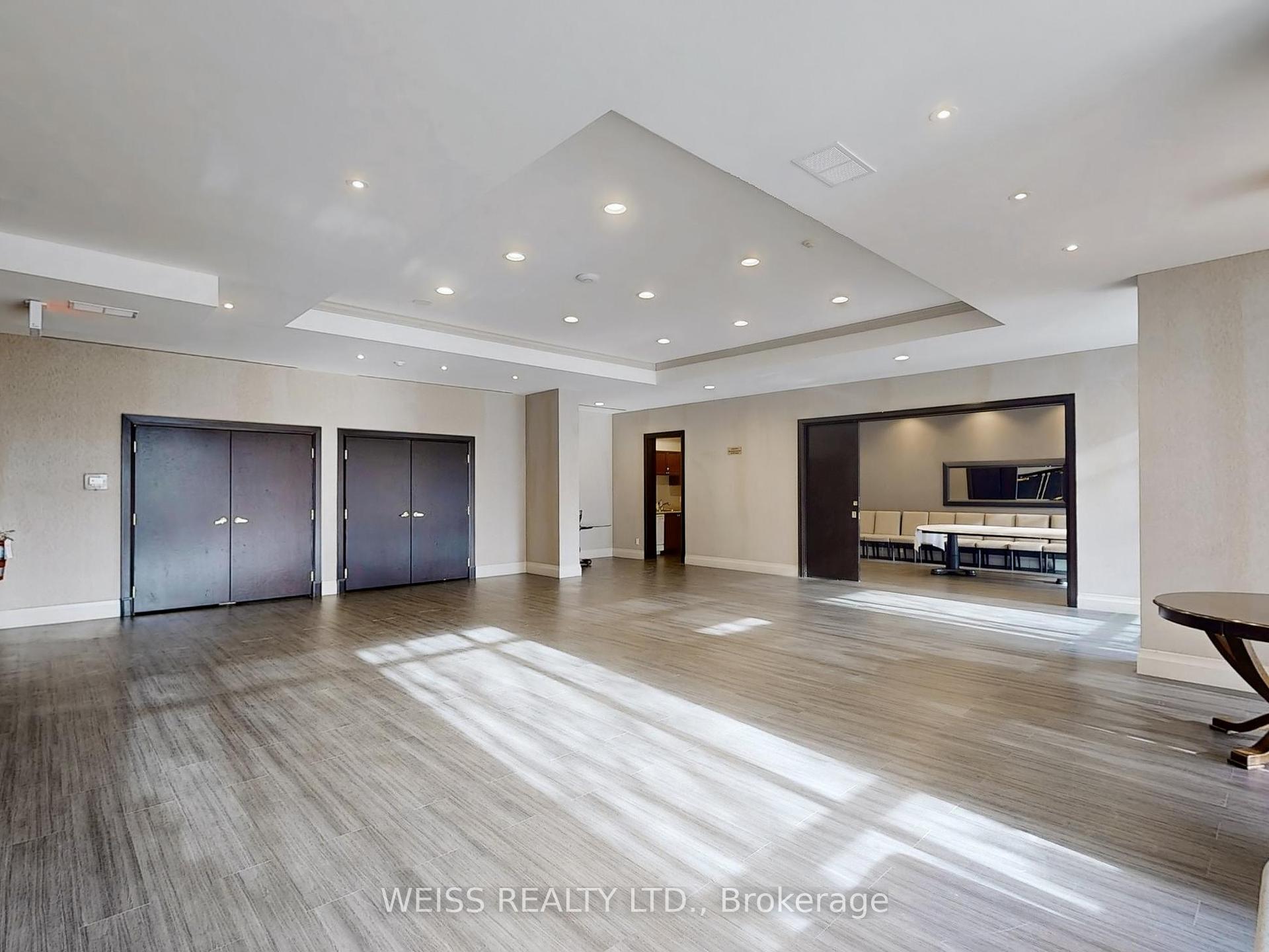 3 Bedrooms Condo at 88 Promenade, Vaughan For sale