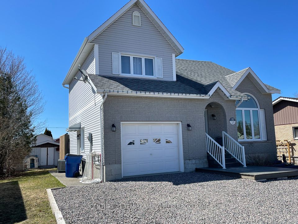 32 Tenth Avenue, Armstrong, ON P0J 1E0