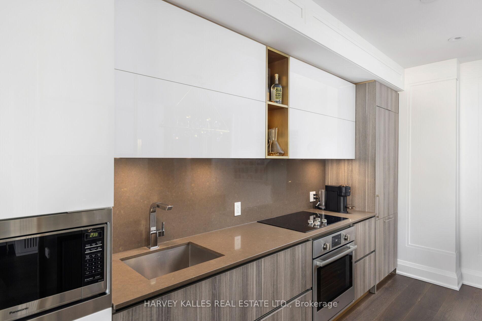 151 Avenue Road 805