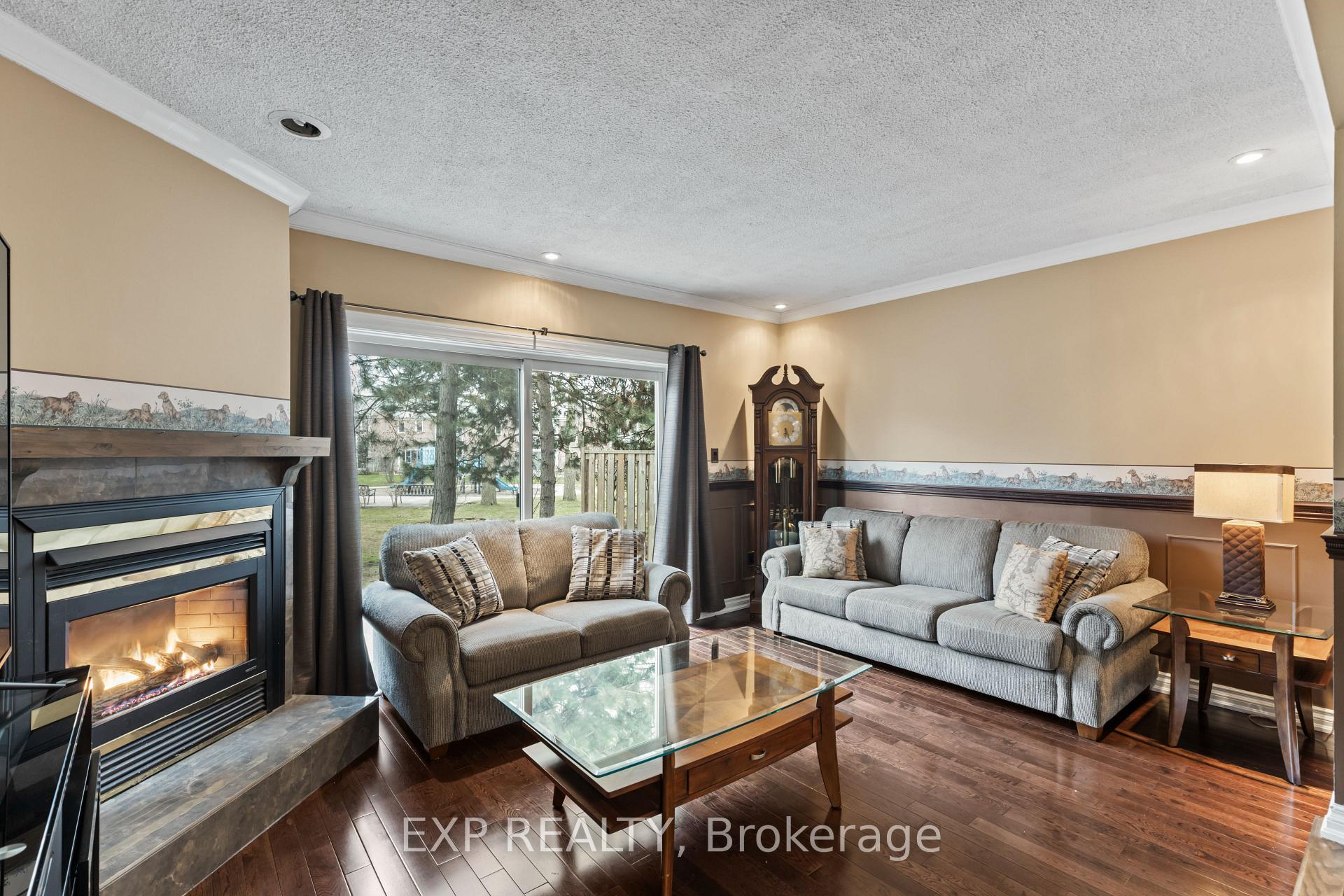 3 Bedrooms Condo at 2205 South Millway,  Mississauga For sale