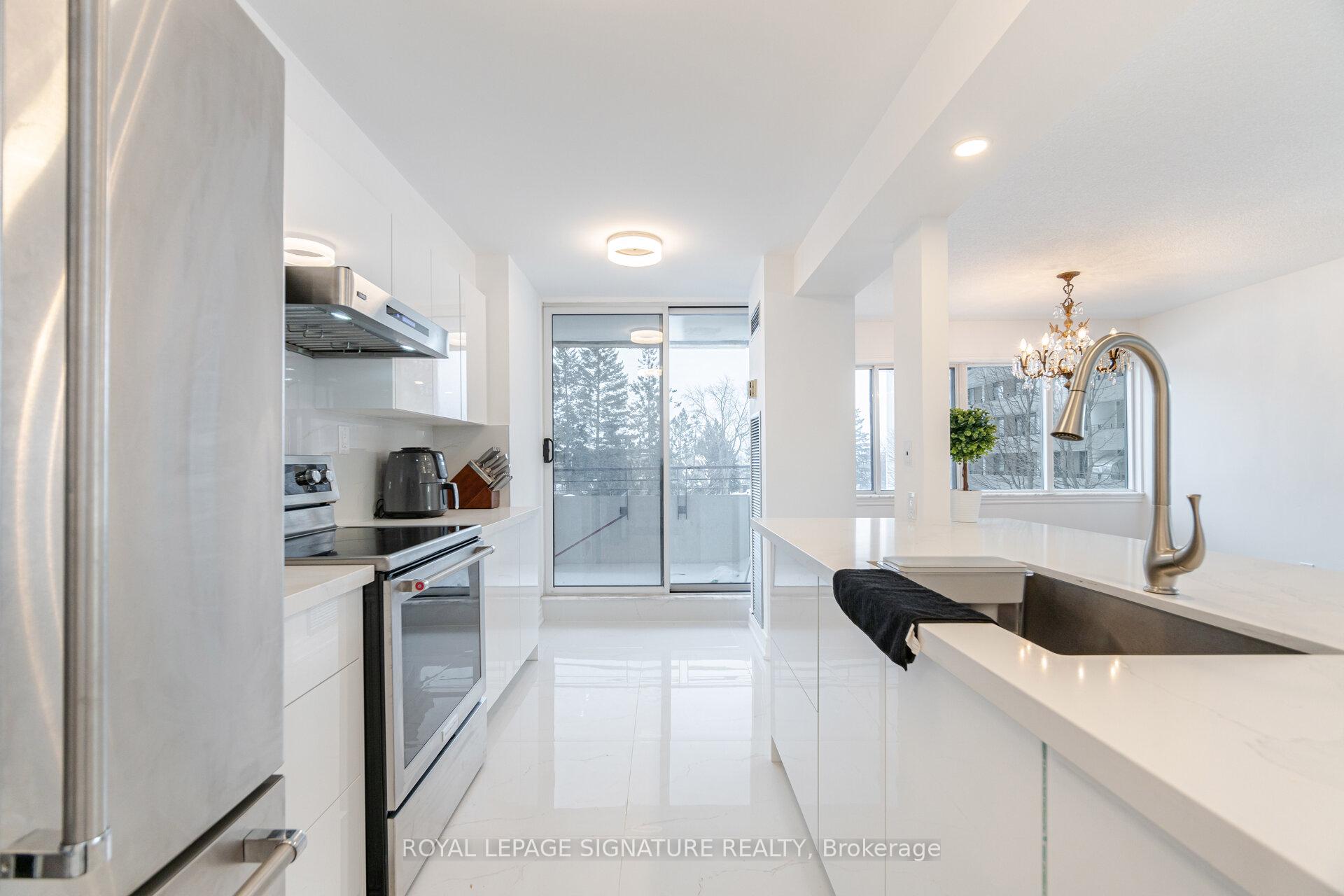 4 Bedrooms Condo at 1300 Mississauga Valley,  Mississauga For sale