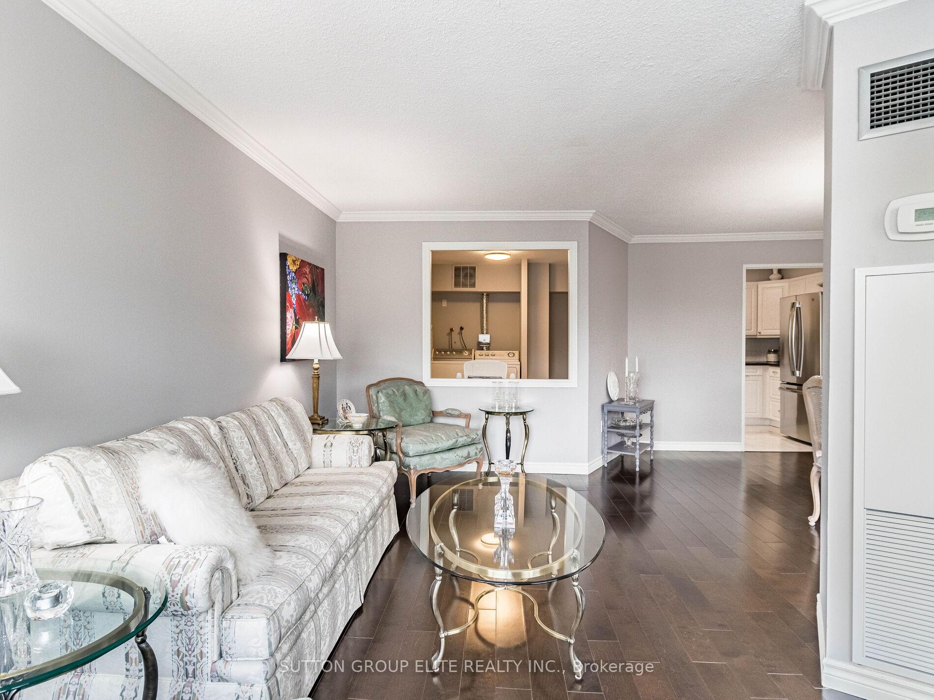 2 Bedrooms Condo at 50 Elm, Mississauga For sale