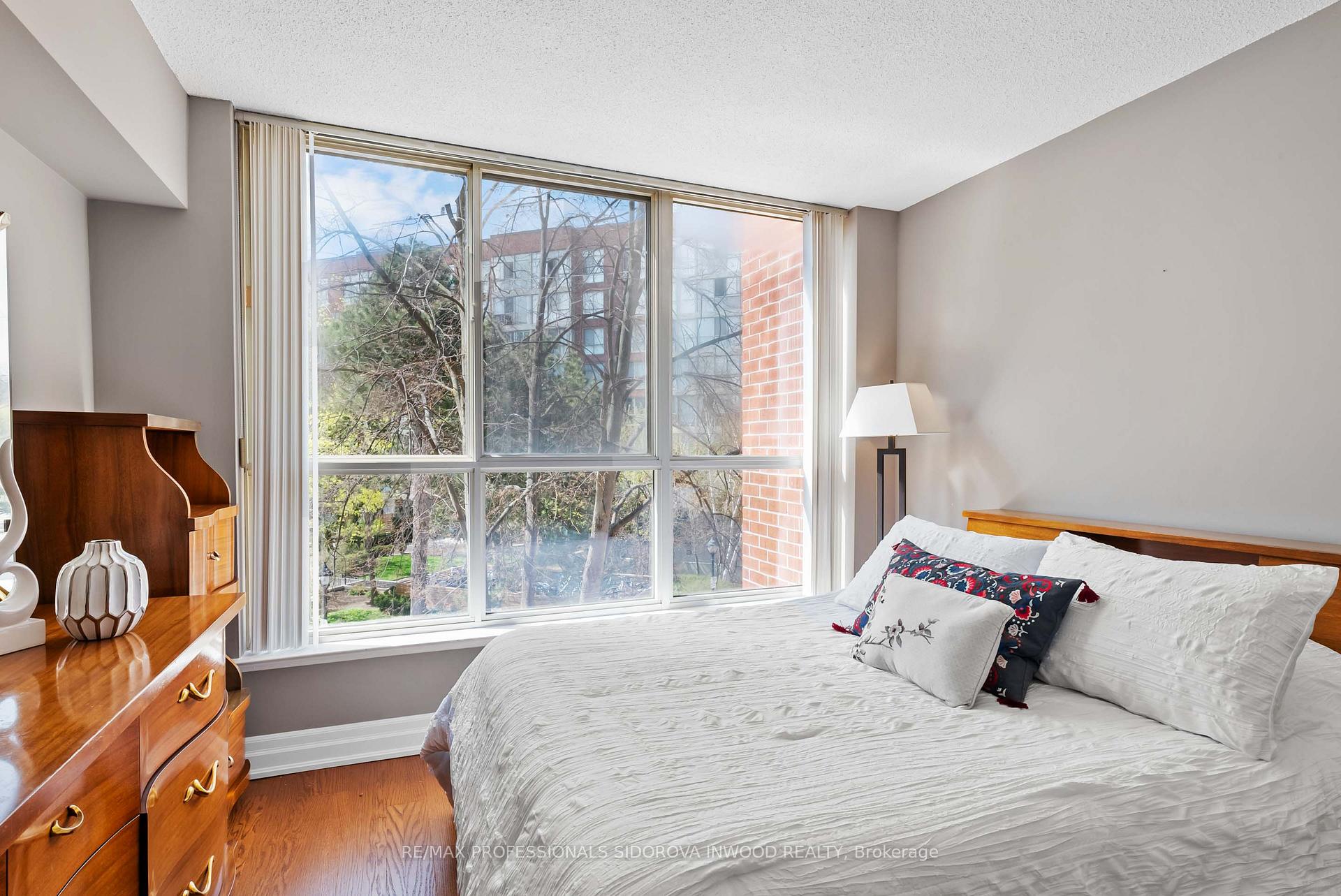 3 Bedrooms Condo at 20 Southport, Toronto For sale