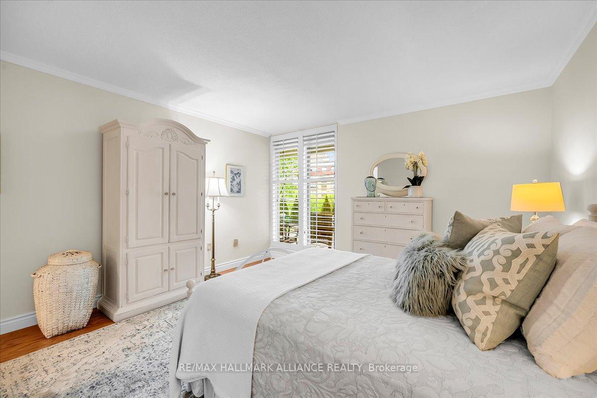 2 Bedrooms Condo at 1071 QUEENS, Oakville For sale
