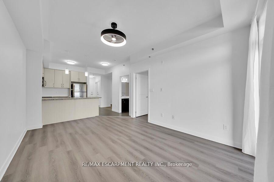 2 Bedrooms Condo at 5317 Upper Middle, Burlington For sale