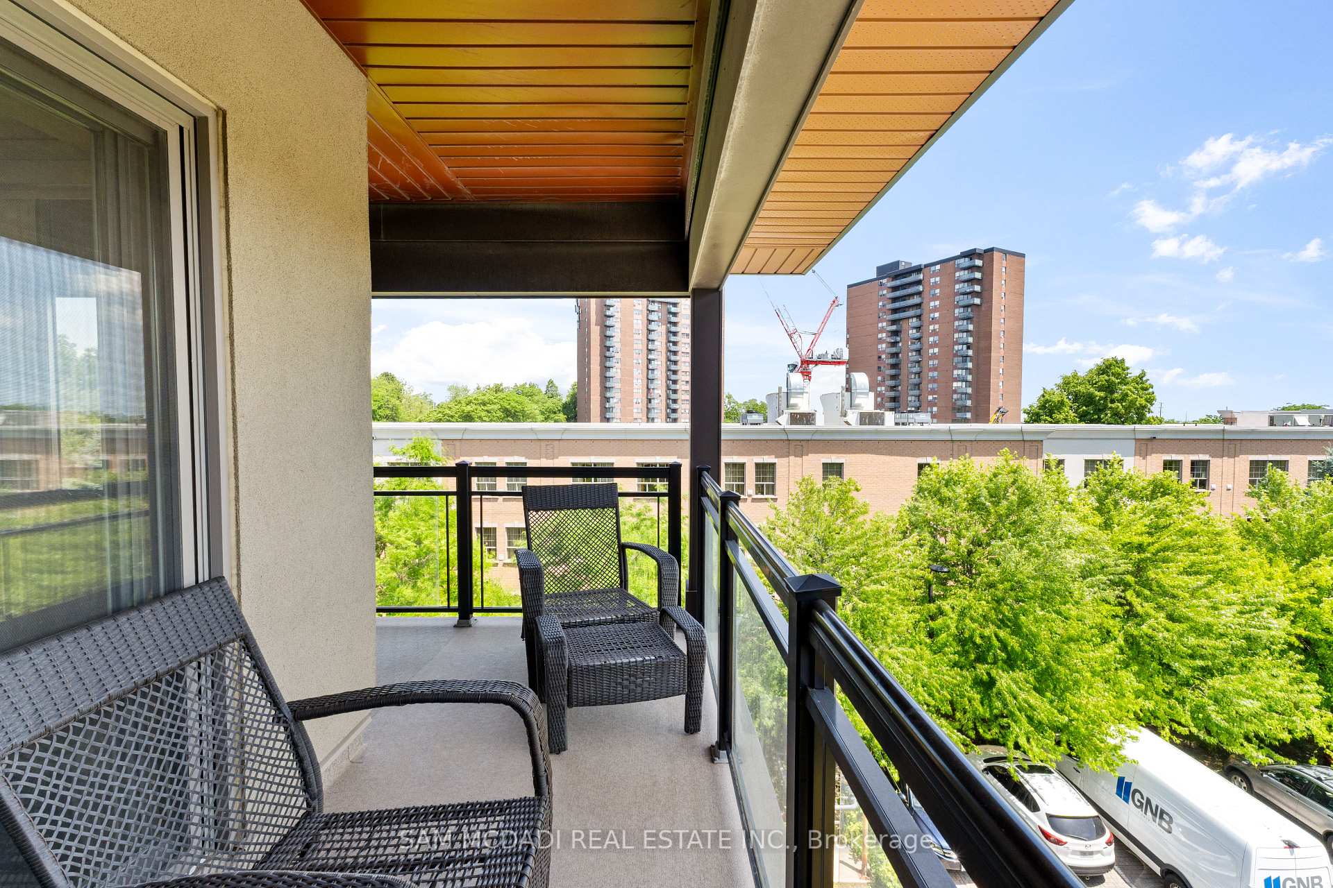 2 Bedrooms Condo at 570 Lolita, Mississauga For sale
