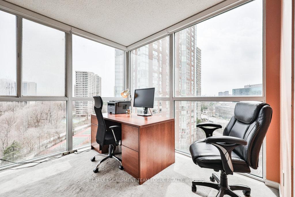 3 Bedrooms Condo at 7 Concorde,  Toronto For sale