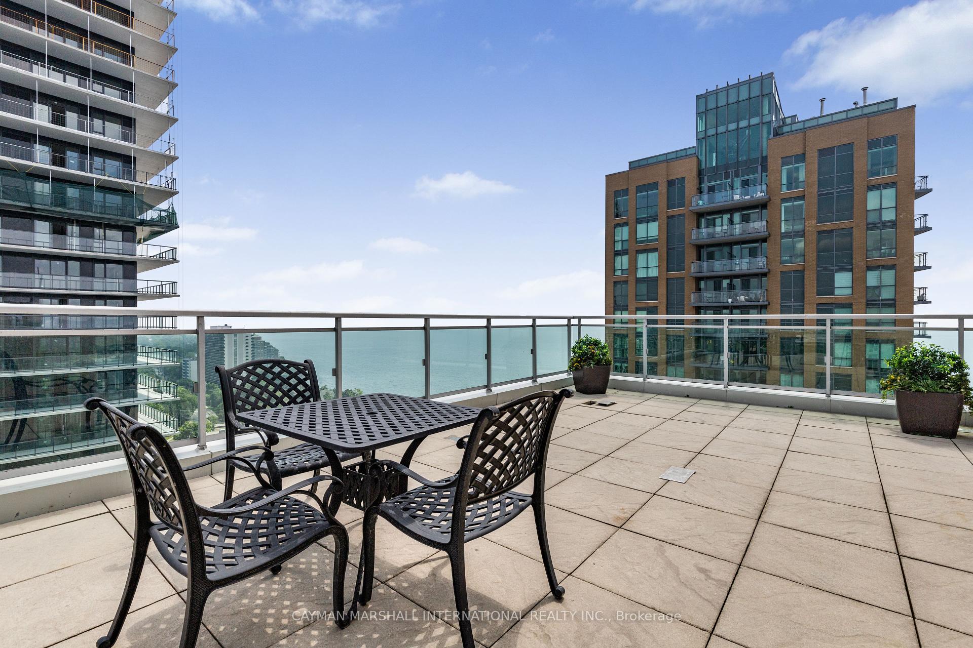 2 Bedrooms Condo at 360 Pearl, Burlington For sale