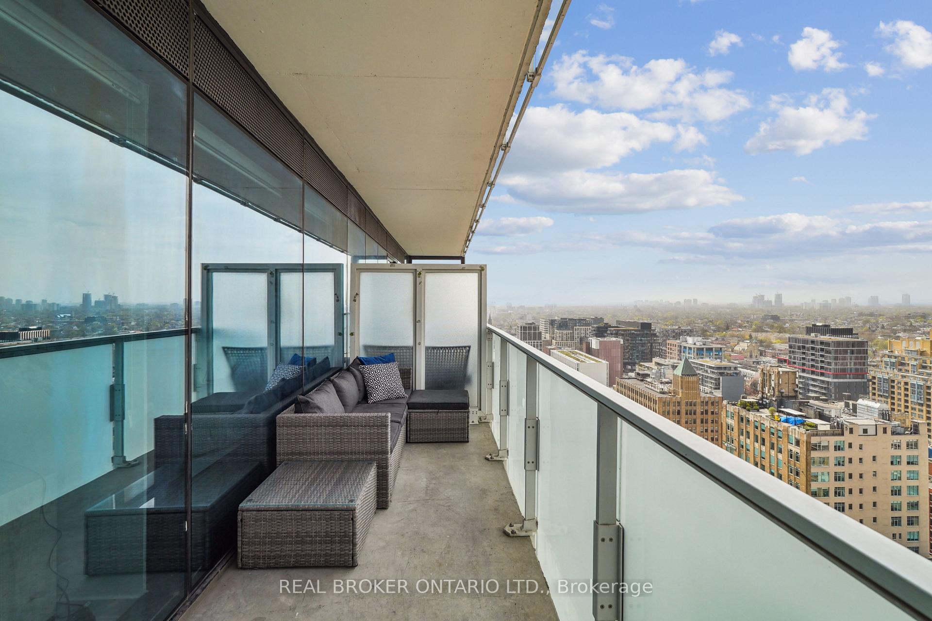 1 Bedroom Condo at 11 Charlotte,  Toronto For sale