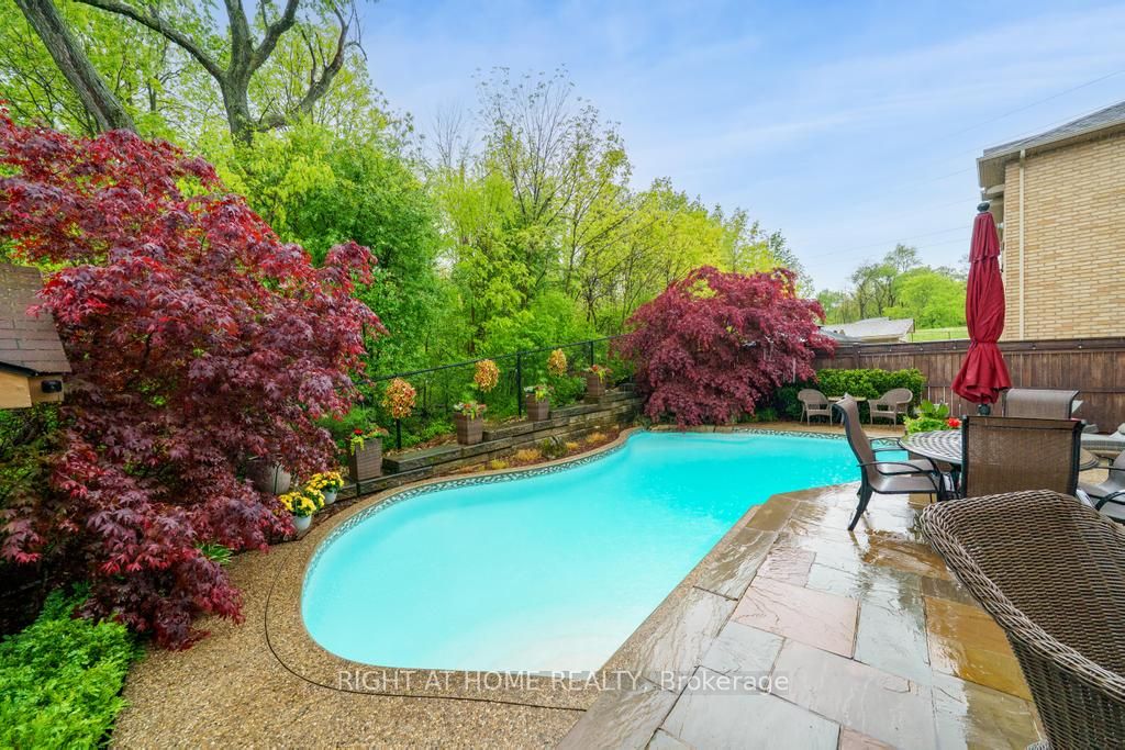 248 Cloverleaf Drive