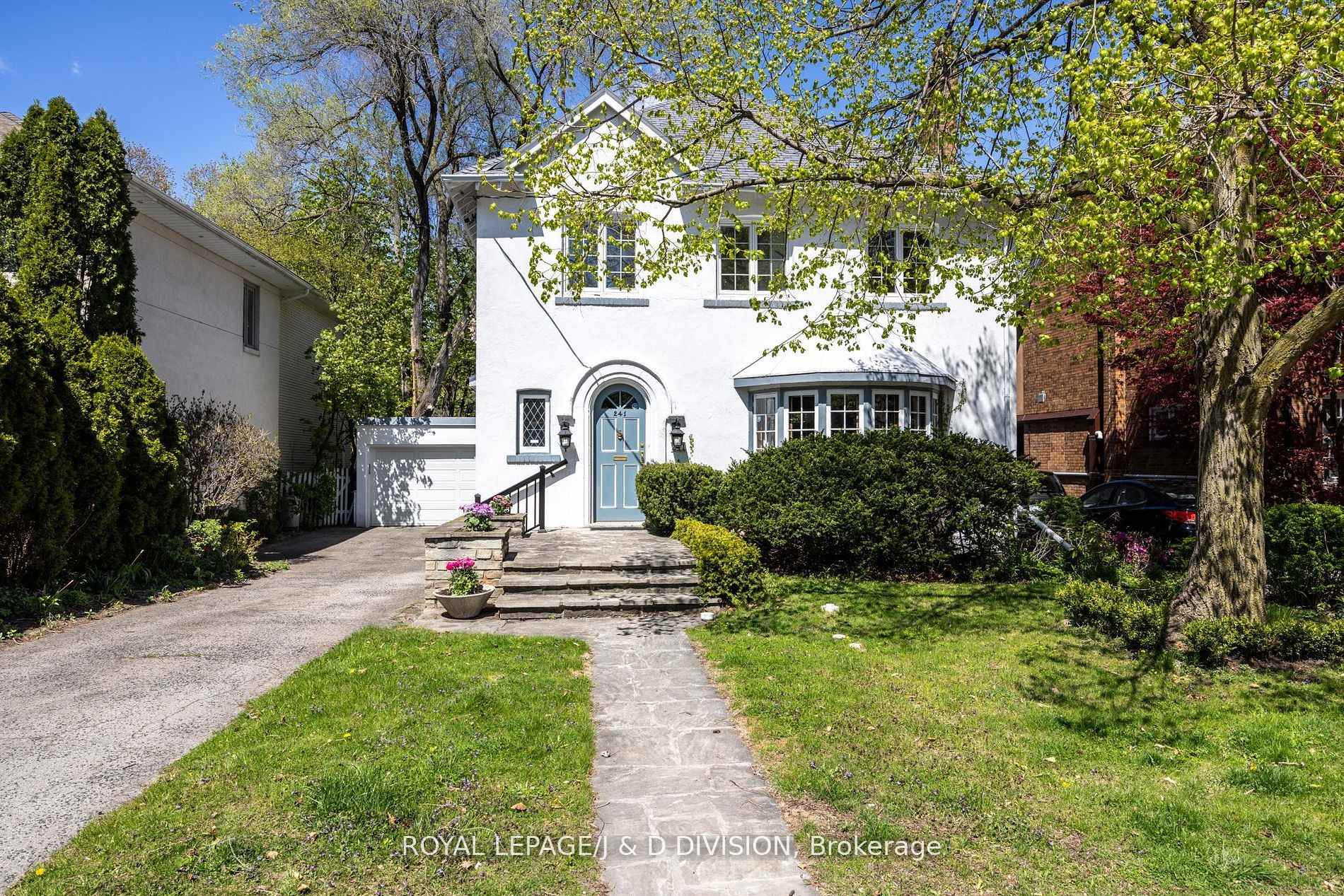 241 Forest Hill Road, Toronto, ON M5P 2N3