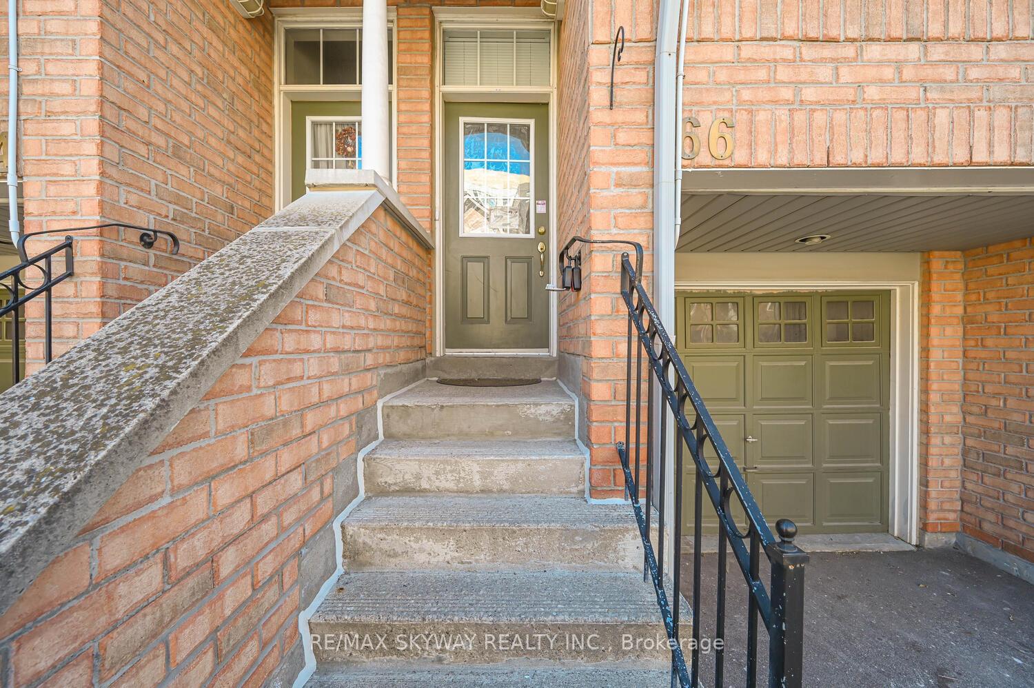3 Bedrooms Condo at 50 Strathaven,  Mississauga For sale