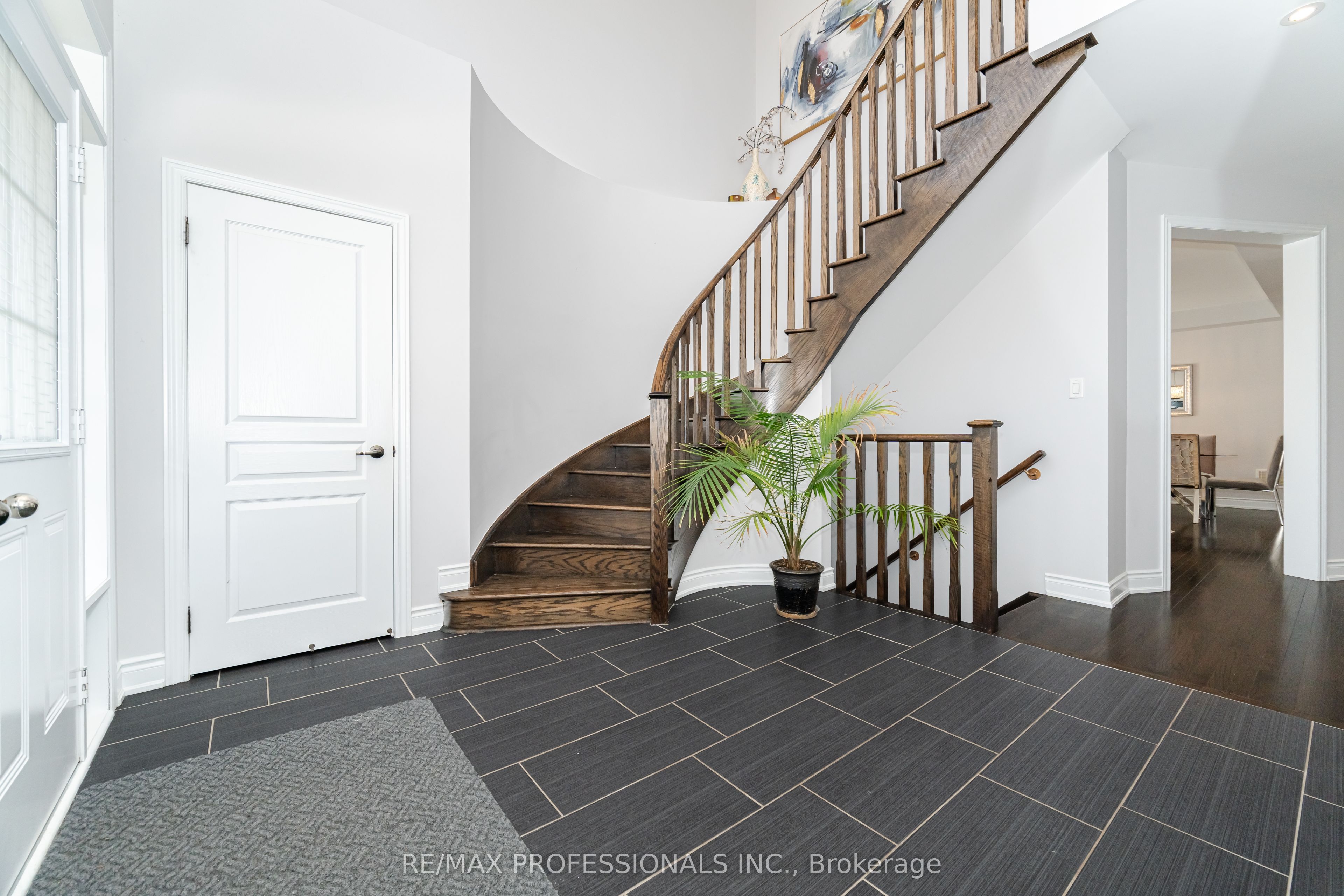 35 Lampman Crescent