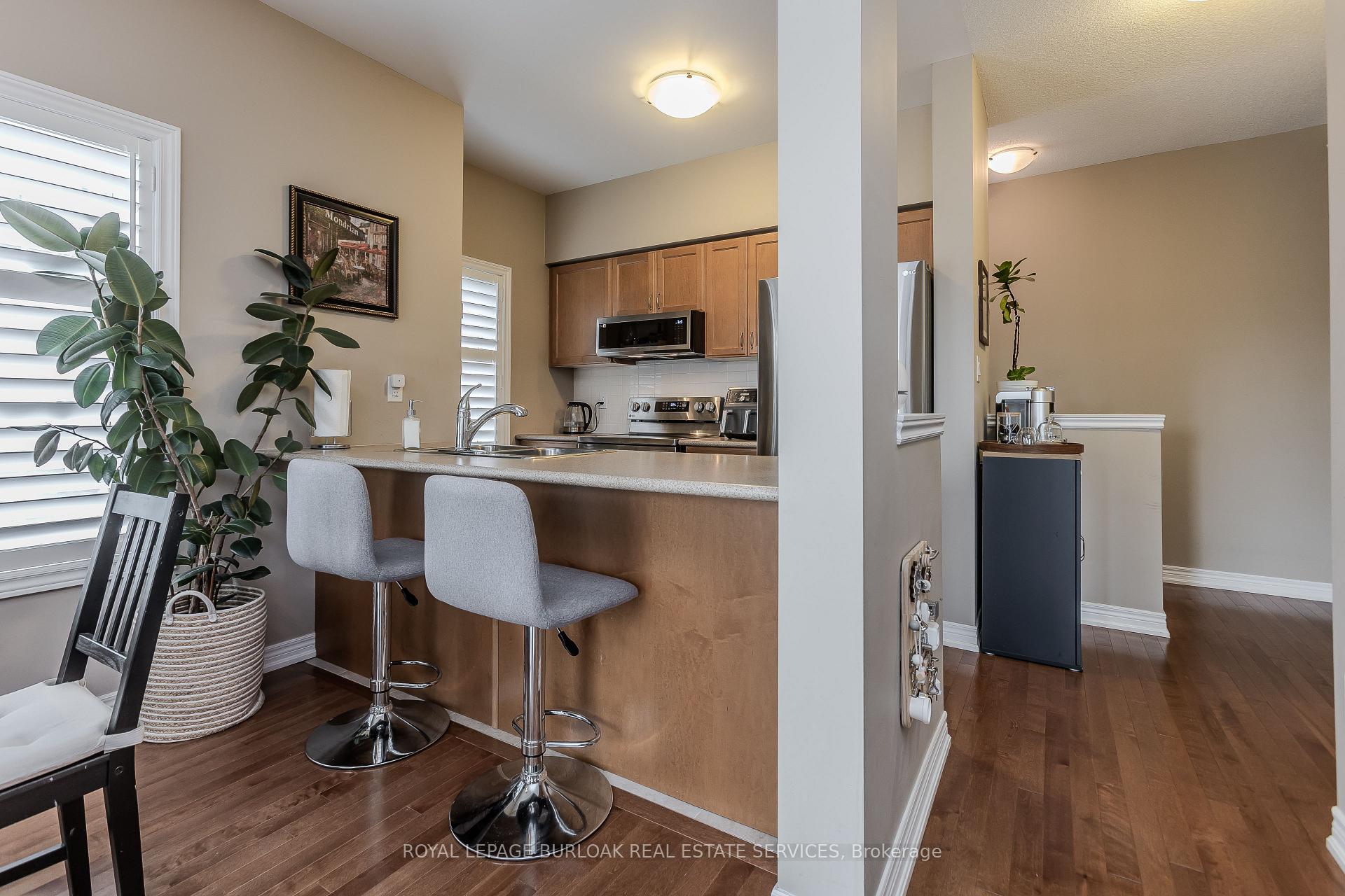 3 Bedrooms Condo at 1401 Plains, Burlington For sale