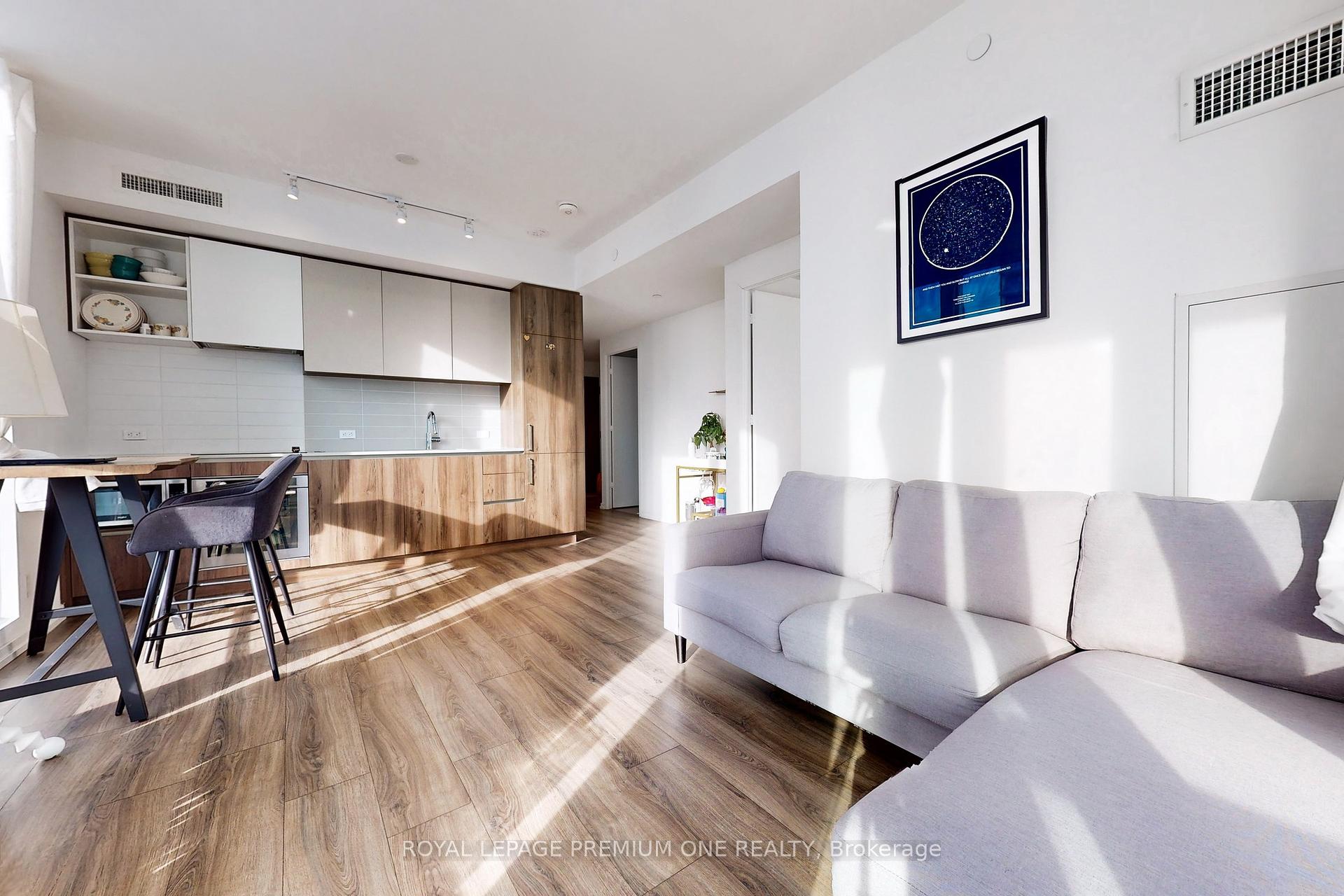 2 Bedrooms Condo at 1000 Portage,  Vaughan For sale