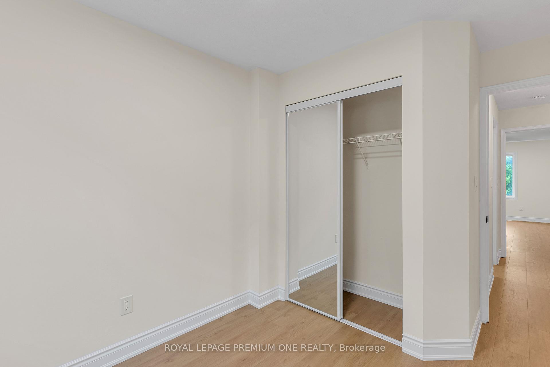3 Bedrooms Condo at 65 Turntable, Toronto For sale