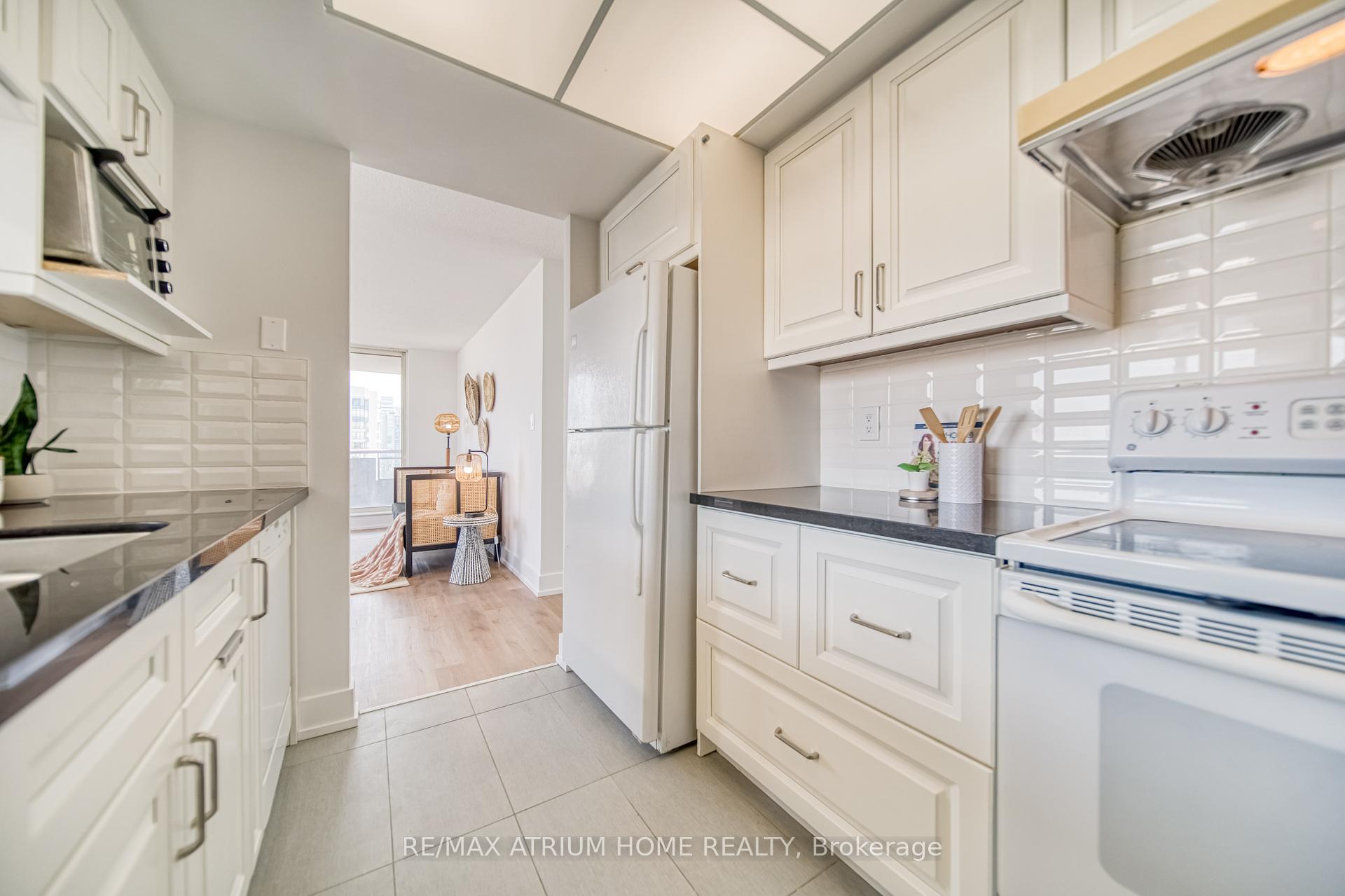 3 Bedrooms Condo at 5765 Yonge, Toronto For sale