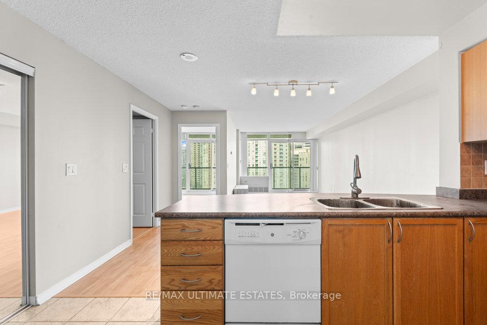 2 Bedrooms Condo at 5500 Yonge, Toronto For sale