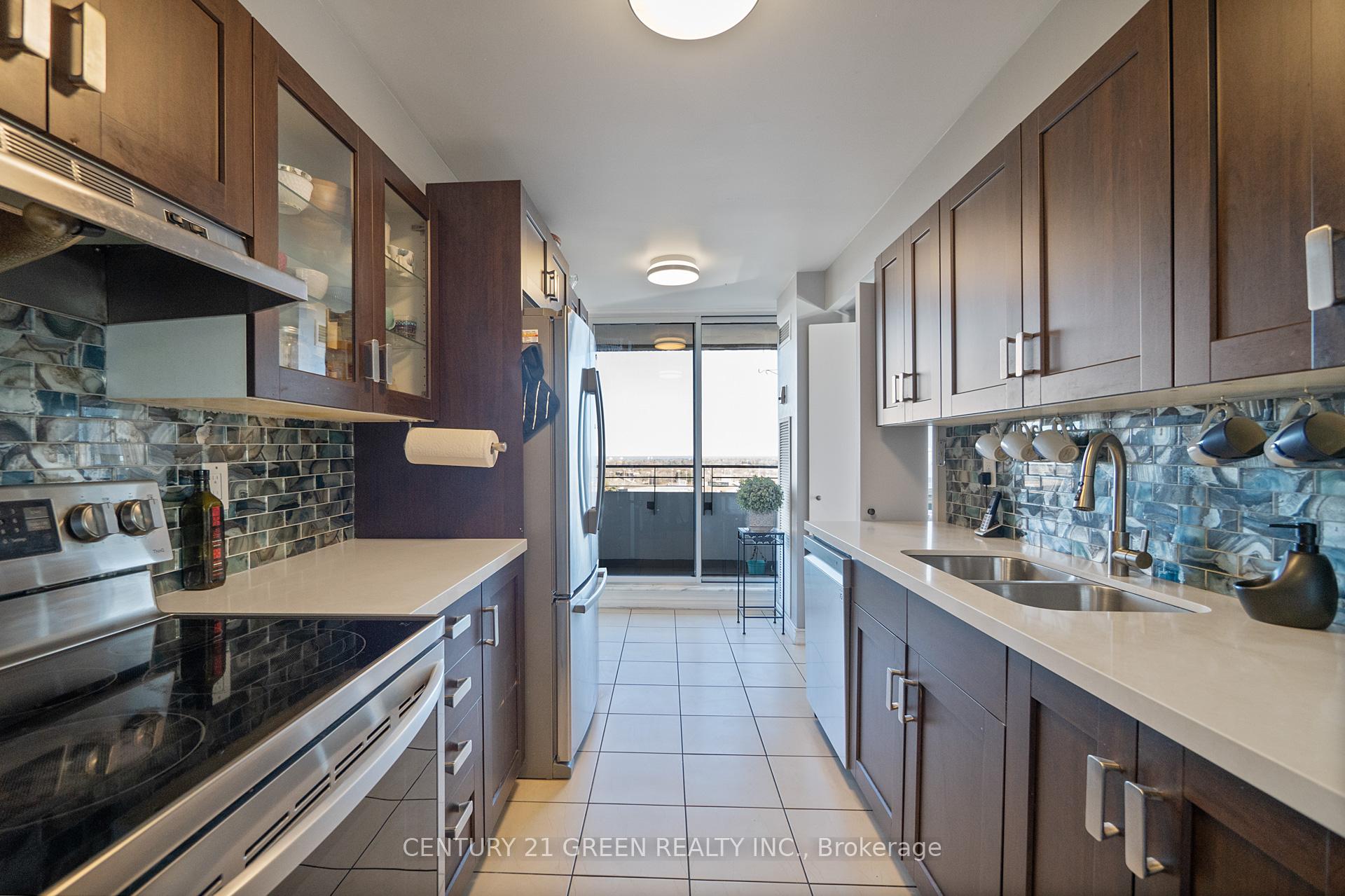 4 Bedrooms Condo at 1300 Mississauga Valleys, Mississauga For sale