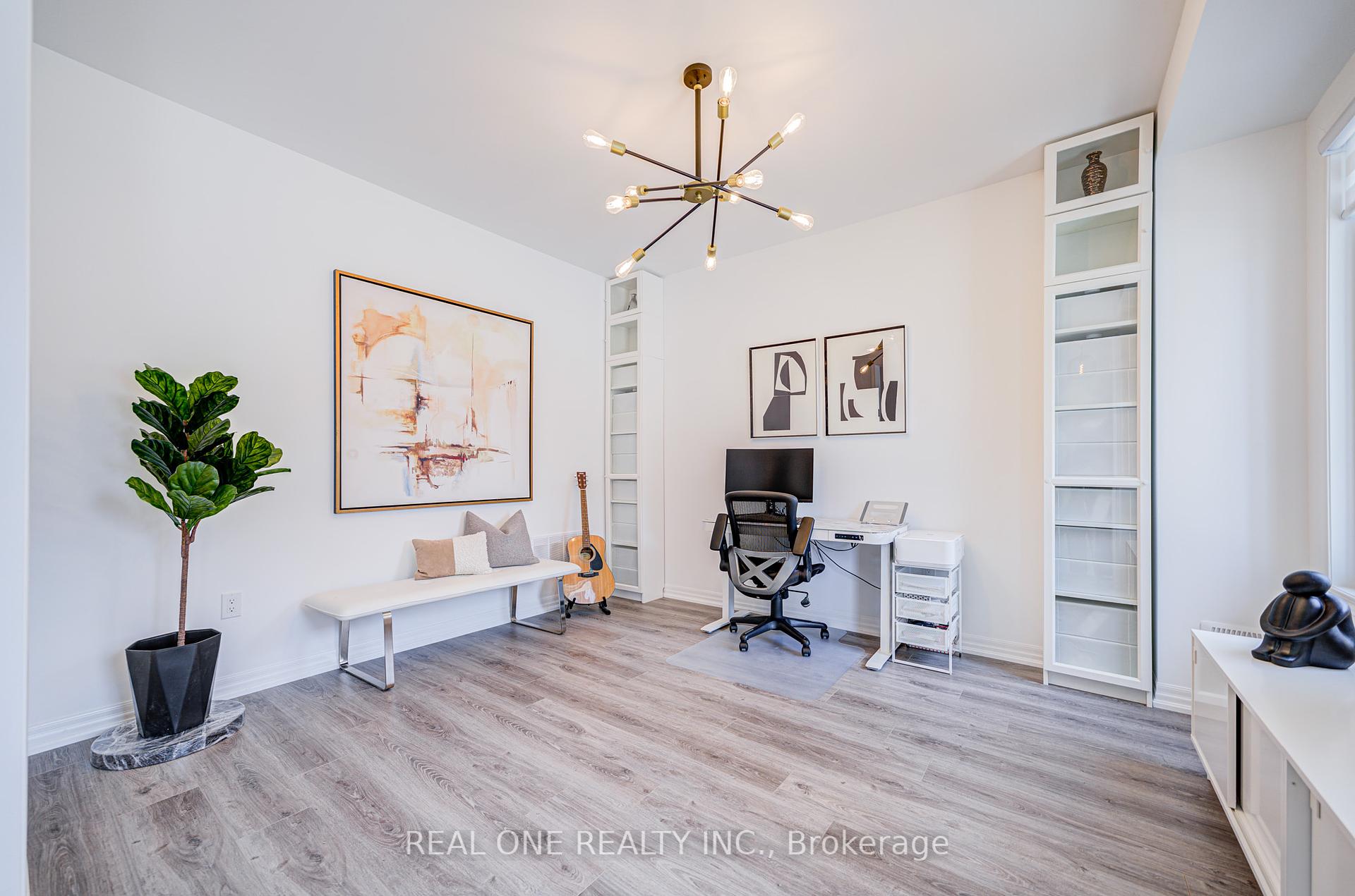 4 Bedrooms Condo at 91 Grovewood Common, Oakville For sale