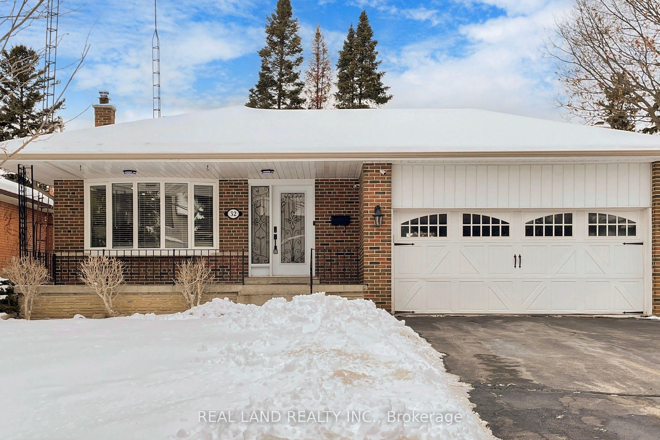 32 Lailey Crescent, Toronto, ON M2N 4H1