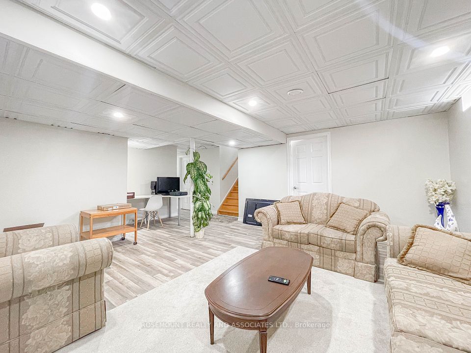 18 Quintessa Court, Markham, ON L6C 3A2