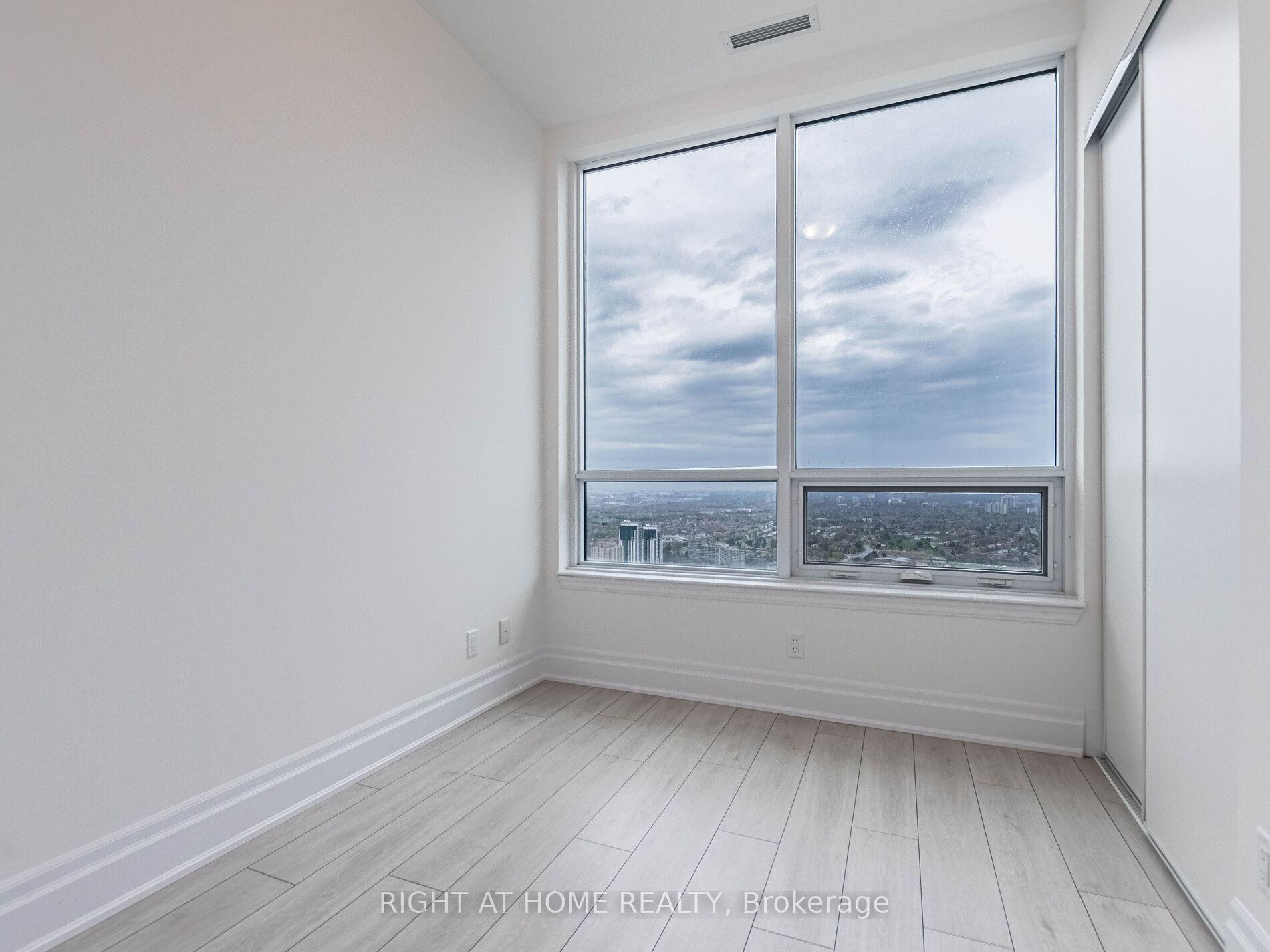 2 Bedrooms Condo at 30 Elm,  Mississauga For sale