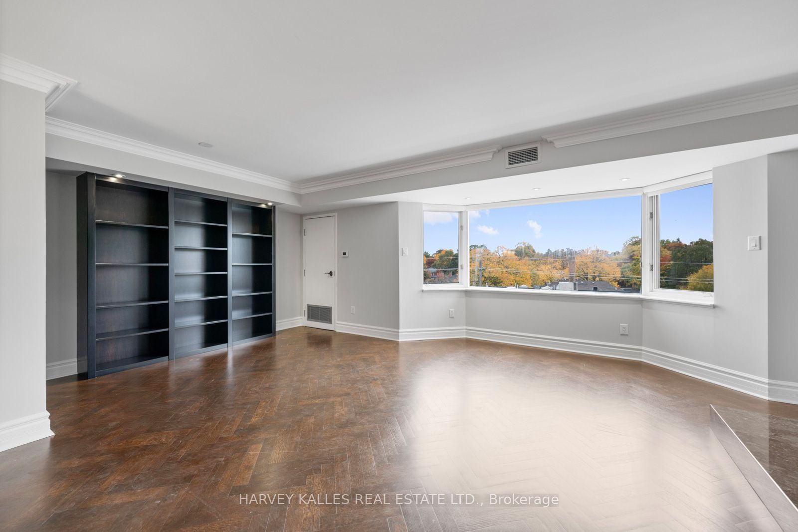 70 Elmsthorpe Avenue PH-401