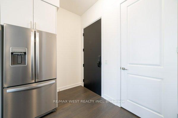 2 Bedrooms Condo at 3220 William Coltson, Oakville For sale